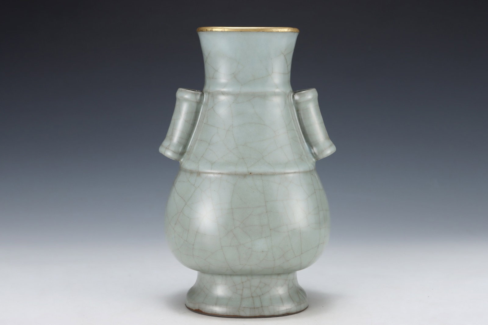 An Exquisite Guan yao Cover with Gold Double-Ears Vase - 3