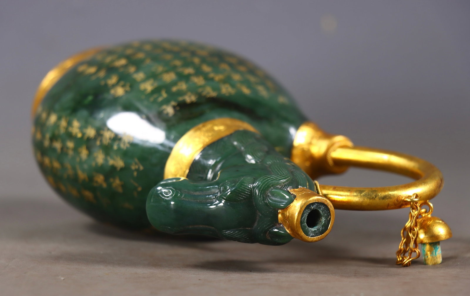 An Exquisite Jasper Cover with Gold Horse-head Pot,With Poem - 6