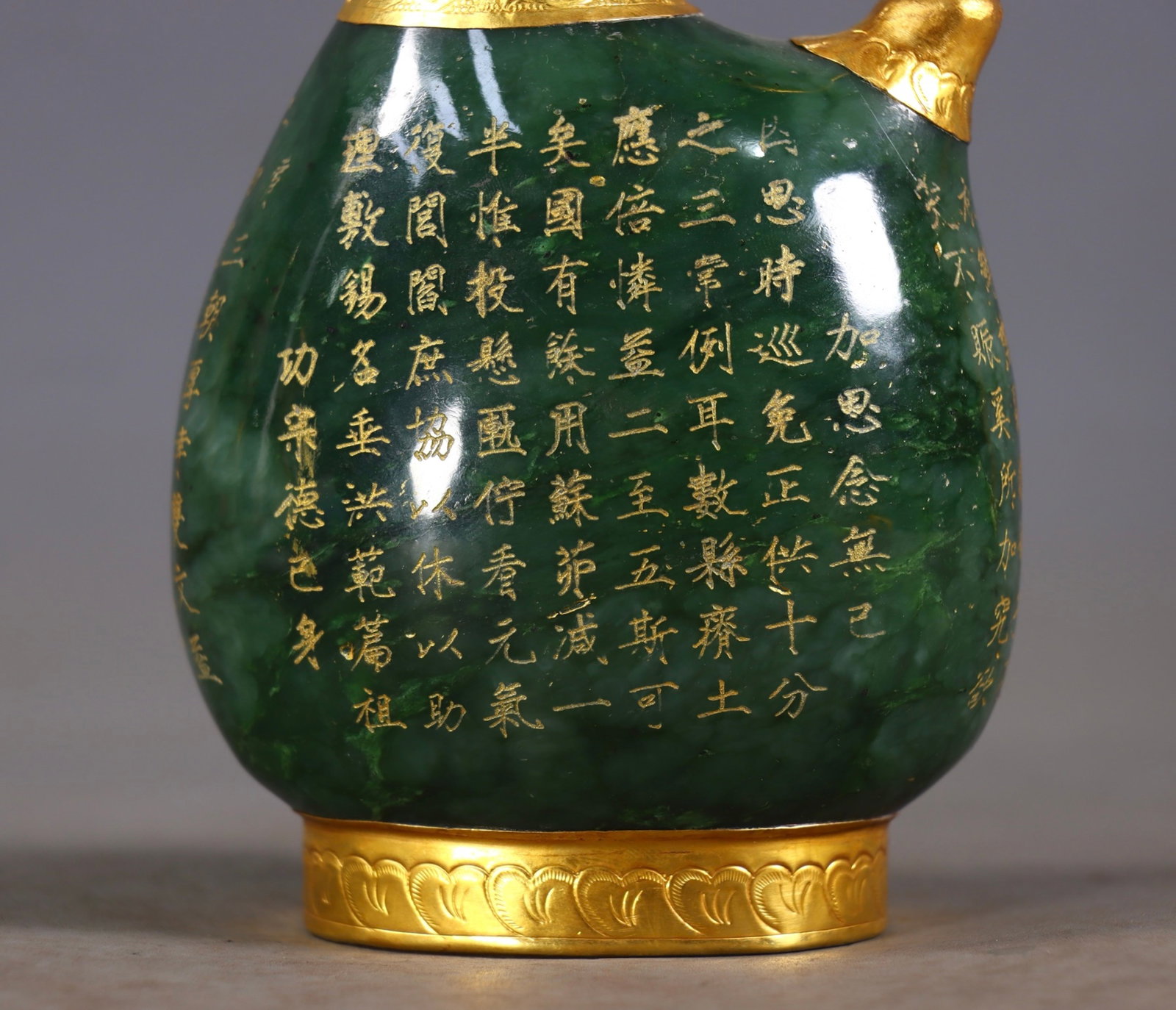 An Exquisite Jasper Cover with Gold Horse-head Pot,With Poem - 8