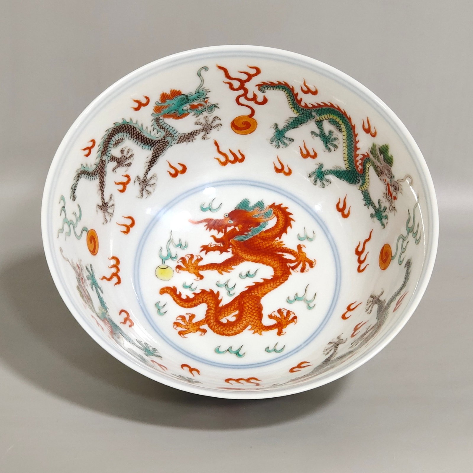 A Pair of Exquisite Wucai Dragon Pattern Bowls - 2