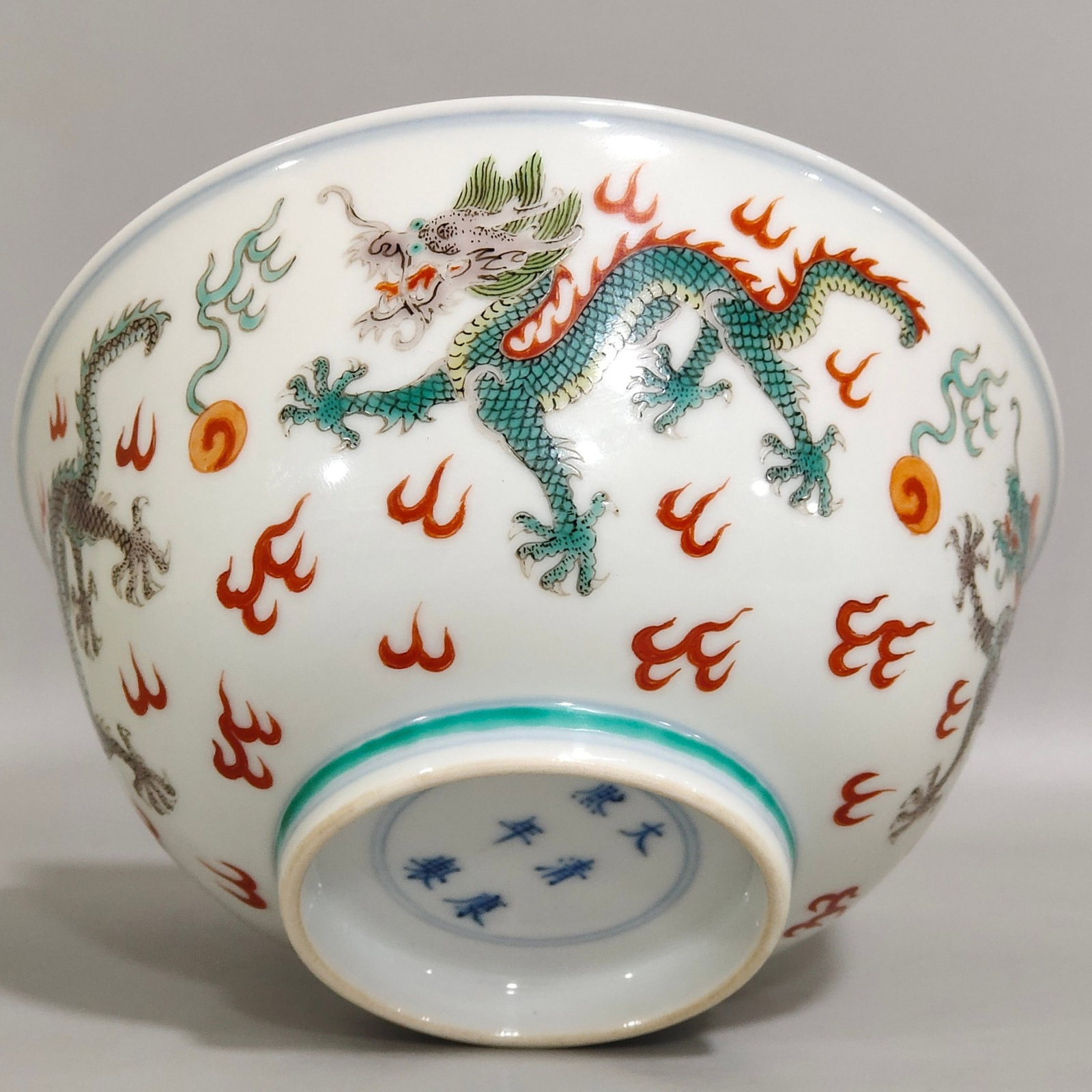 A Pair of Exquisite Wucai Dragon Pattern Bowls - 4