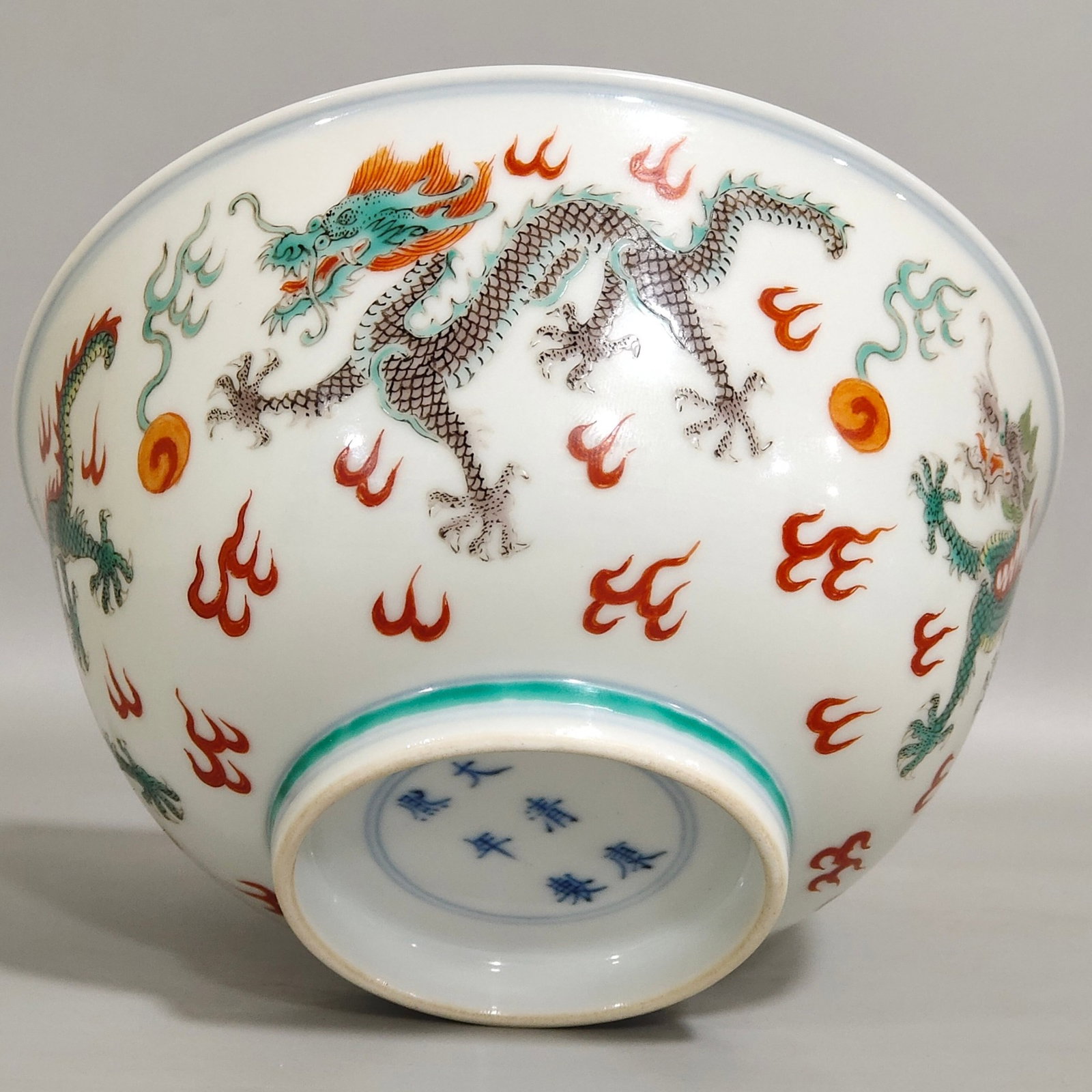 A Pair of Exquisite Wucai Dragon Pattern Bowls - 6