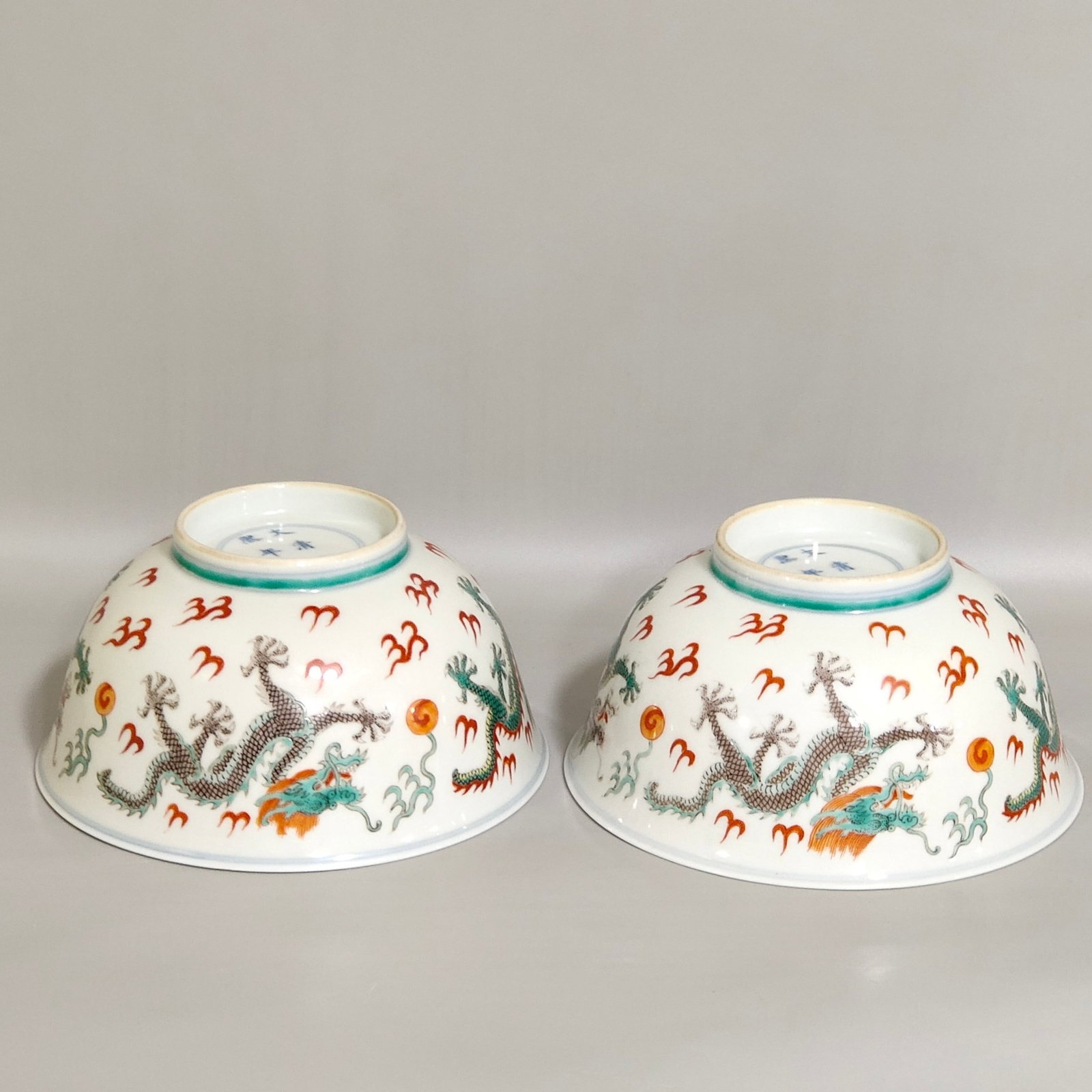 A Pair of Exquisite Wucai Dragon Pattern Bowls - 7