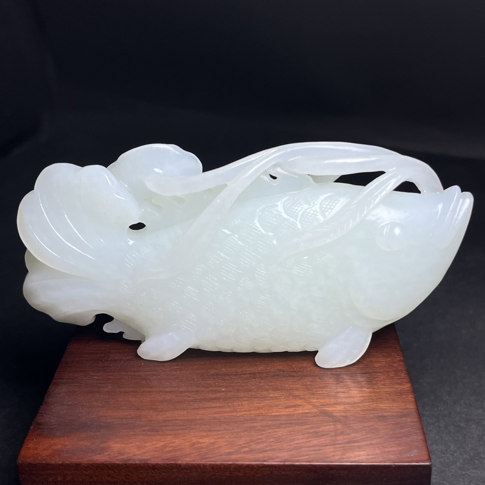 An Exquisite White Jade Fish Hand Piece: Estimated Value:3200-6400 An Exquisite White Jade Fish Hand Piece,Qing Dynasty,China,Size:99mmx20mmx51mm,Weight:137g 白玉鱼手把件,中国清代