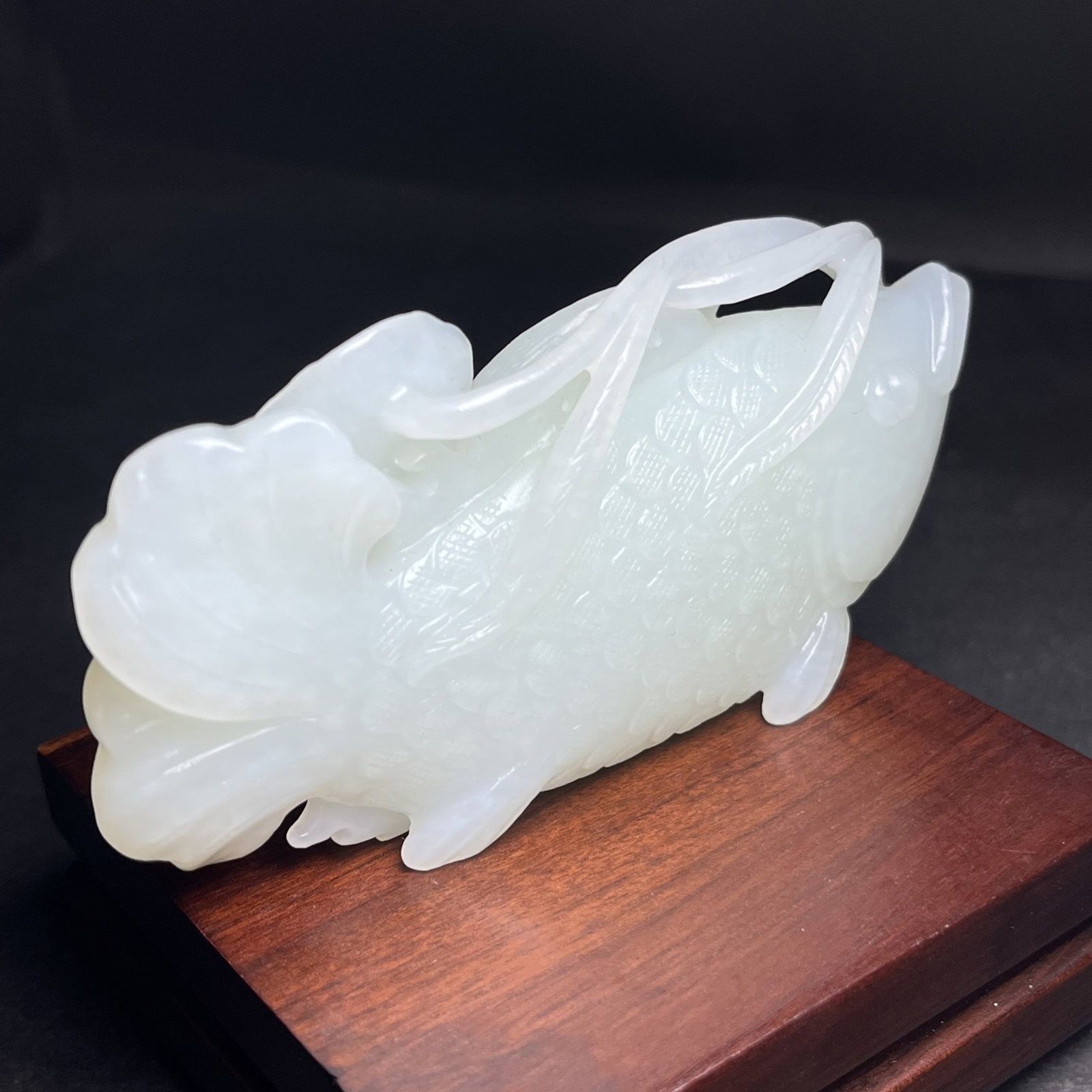 An Exquisite White Jade Fish Hand Piece - 2