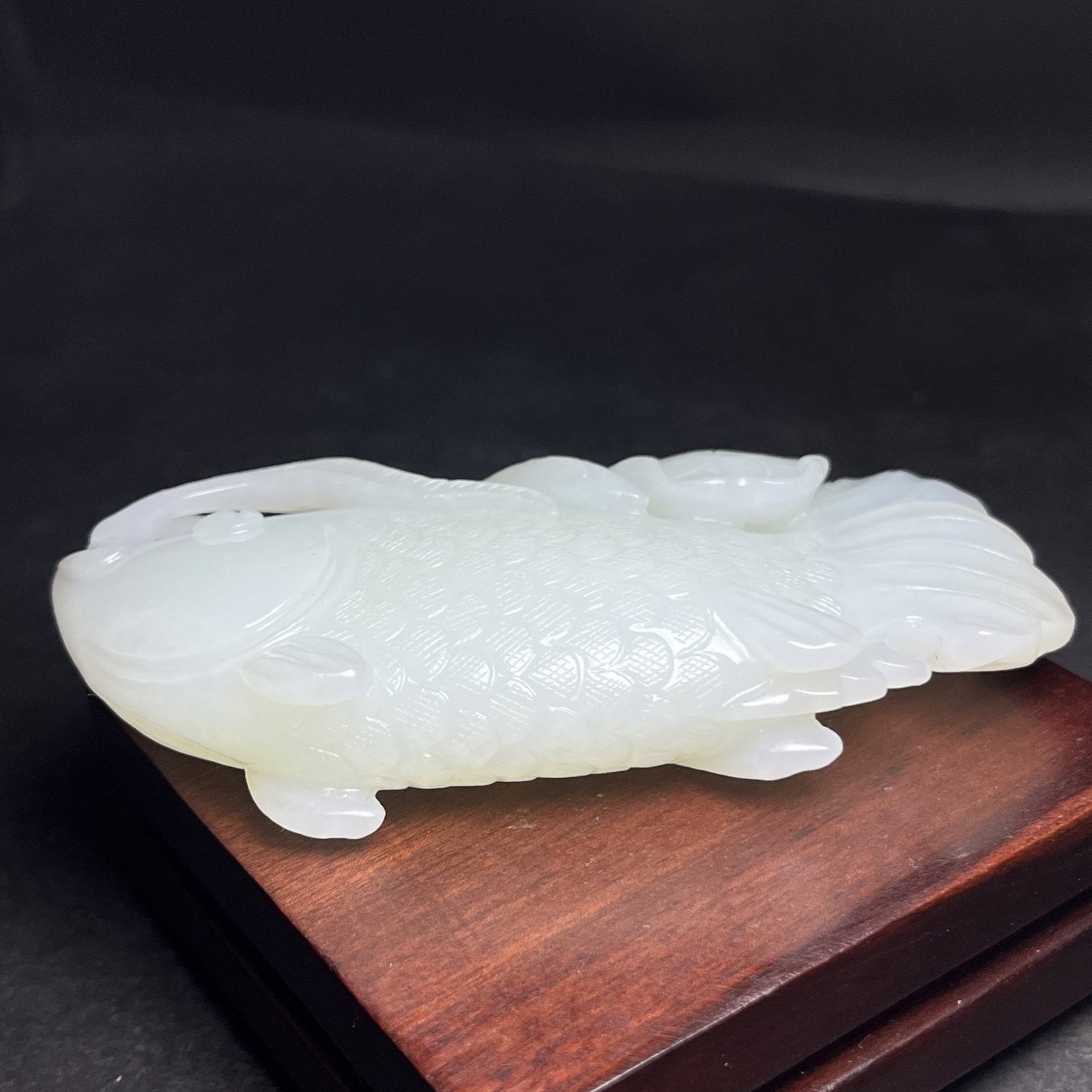 An Exquisite White Jade Fish Hand Piece - 7
