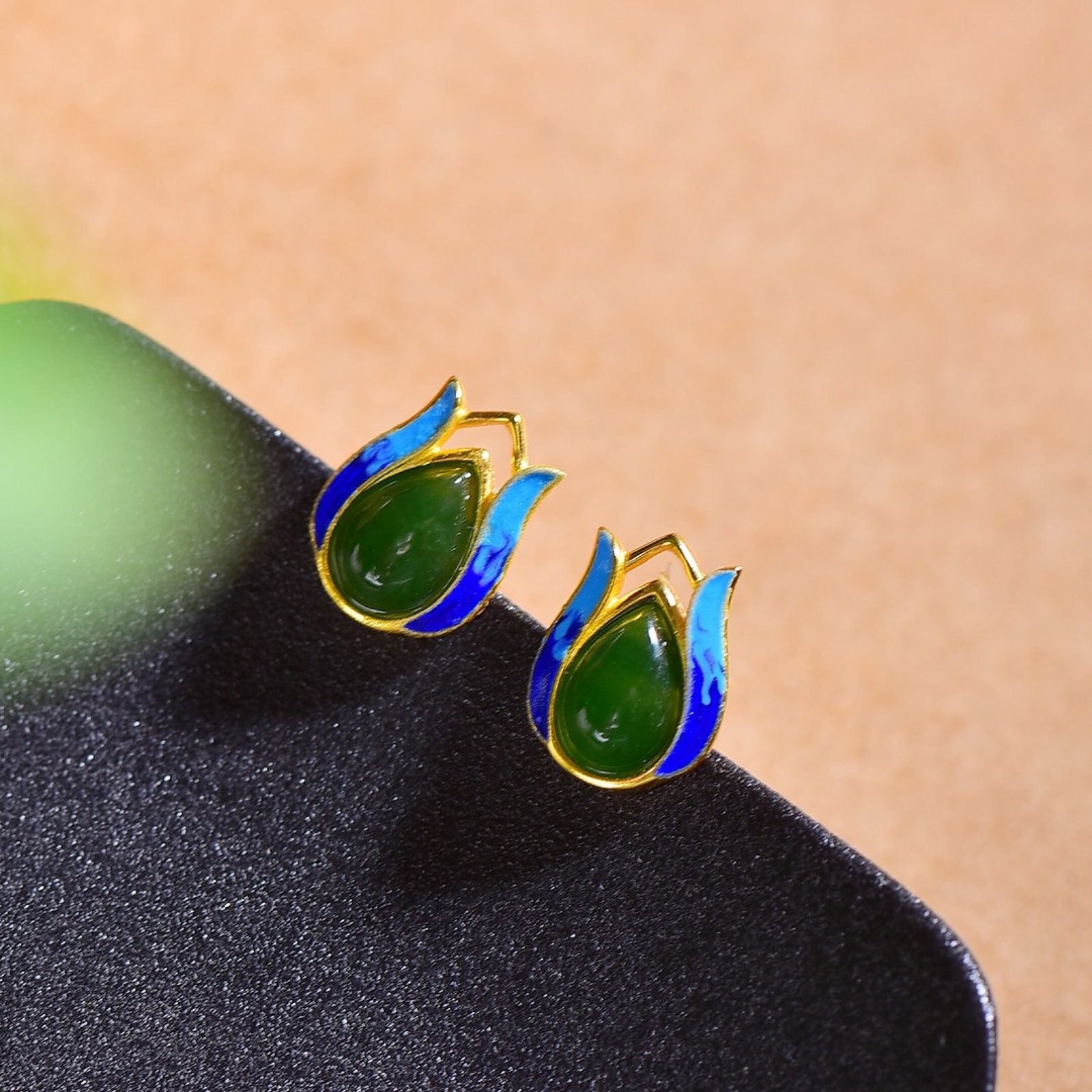 A Pair of Exquisite Sterling Silver-Gold Plated Inlaid Jasper Enamel Earrings - 3
