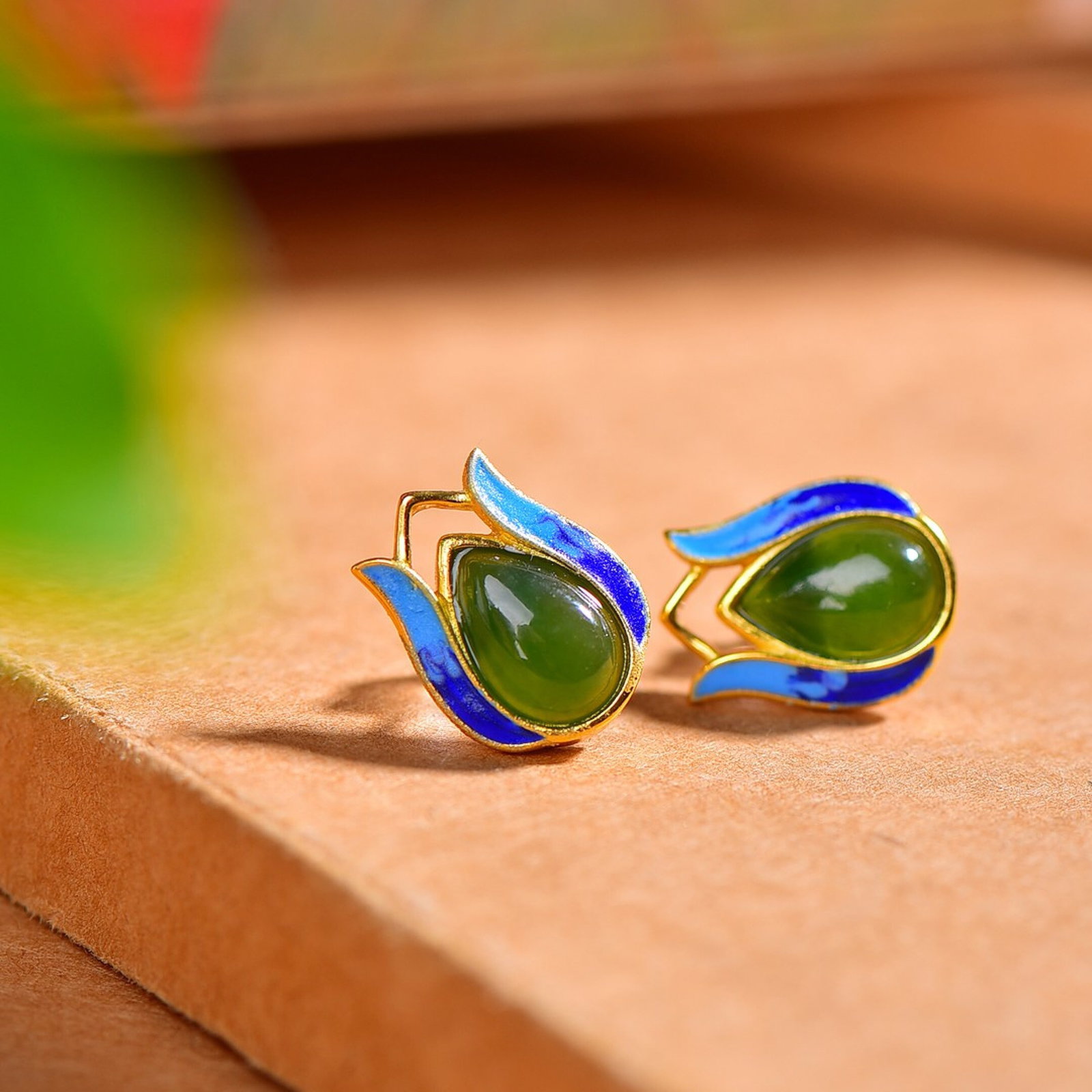 A Pair of Exquisite Sterling Silver-Gold Plated Inlaid Jasper Enamel Earrings - 4