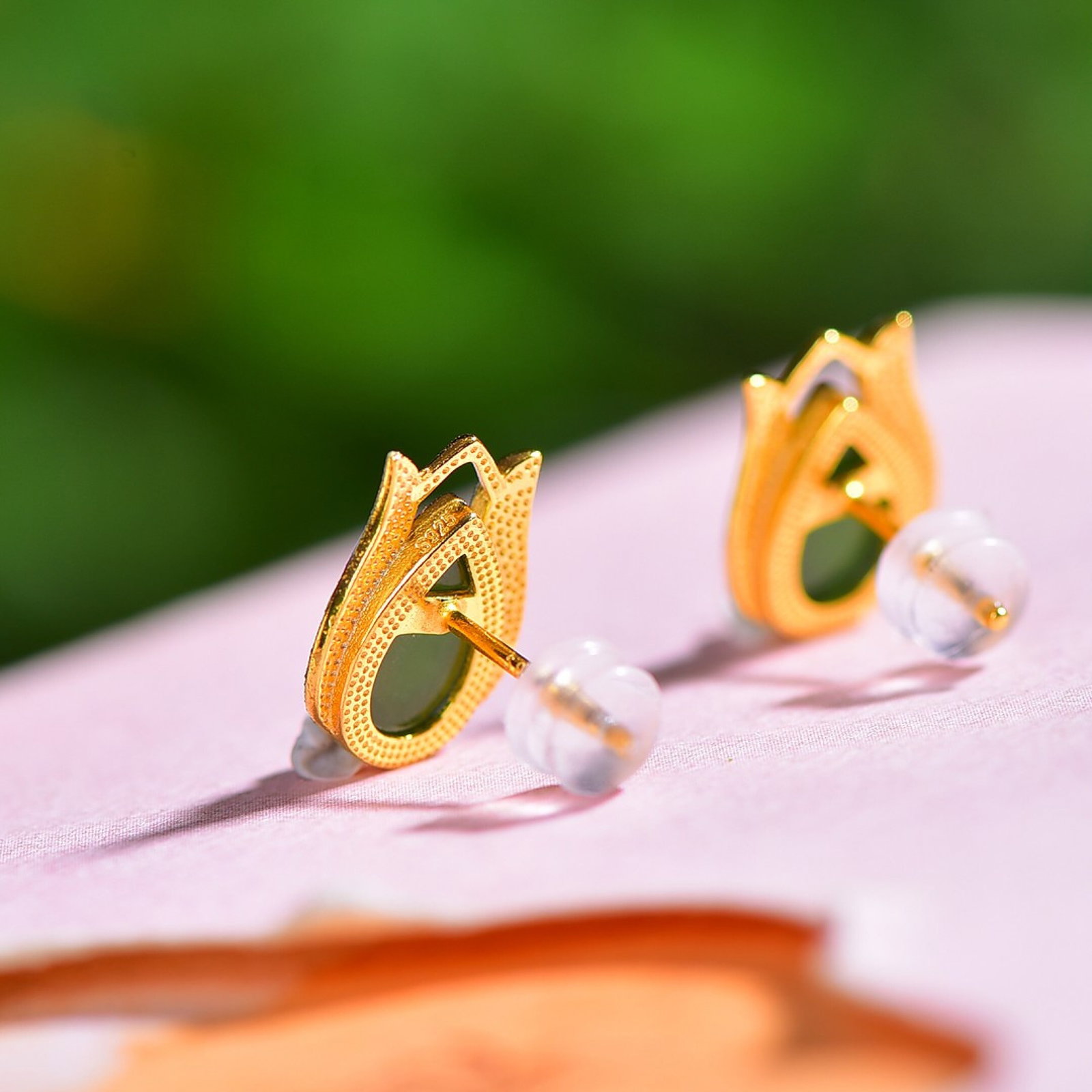 A Pair of Exquisite Sterling Silver-Gold Plated Inlaid Jasper Enamel Earrings - 5