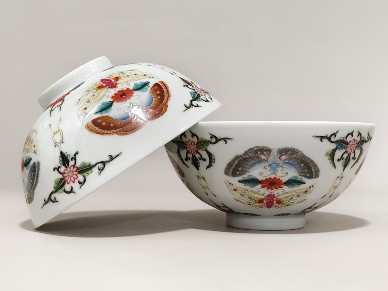 A Pair of Exquisite Famille-Rose Butterfly Pattern Bowls - 2