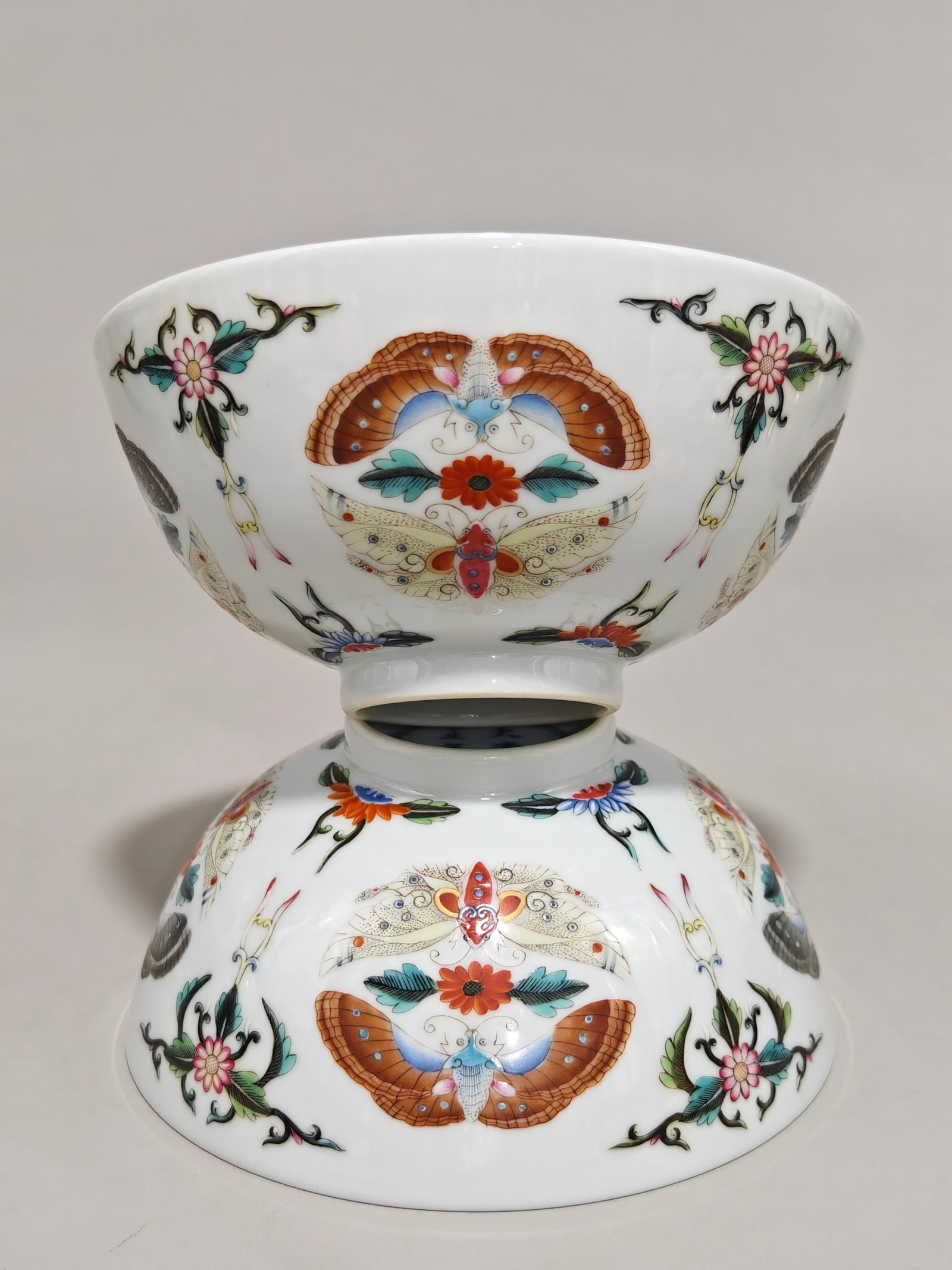 A Pair of Exquisite Famille-Rose Butterfly Pattern Bowls - 3
