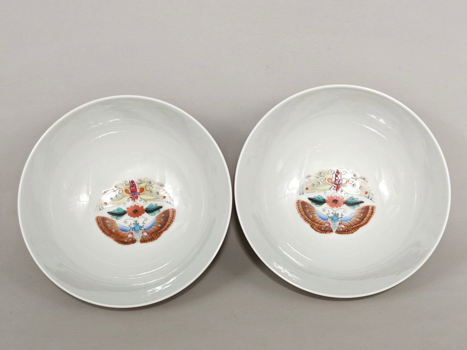 A Pair of Exquisite Famille-Rose Butterfly Pattern Bowls - 4