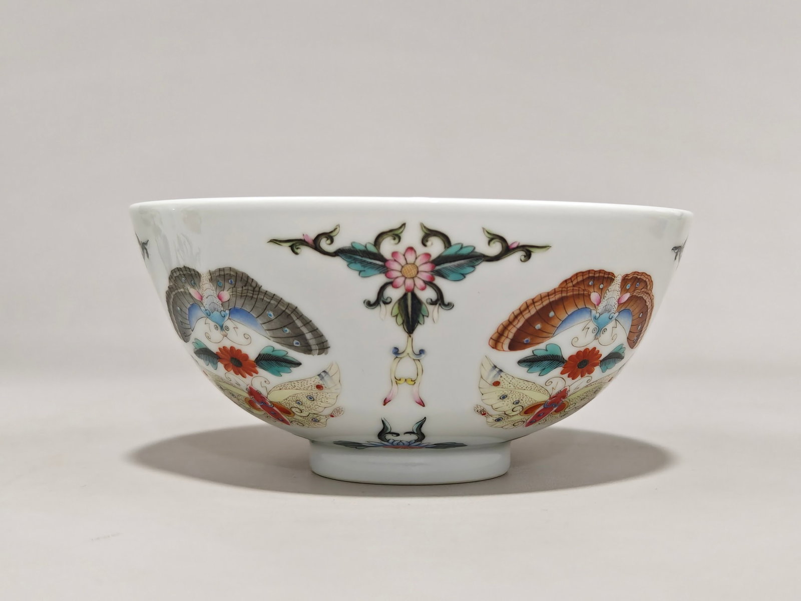 A Pair of Exquisite Famille-Rose Butterfly Pattern Bowls - 6
