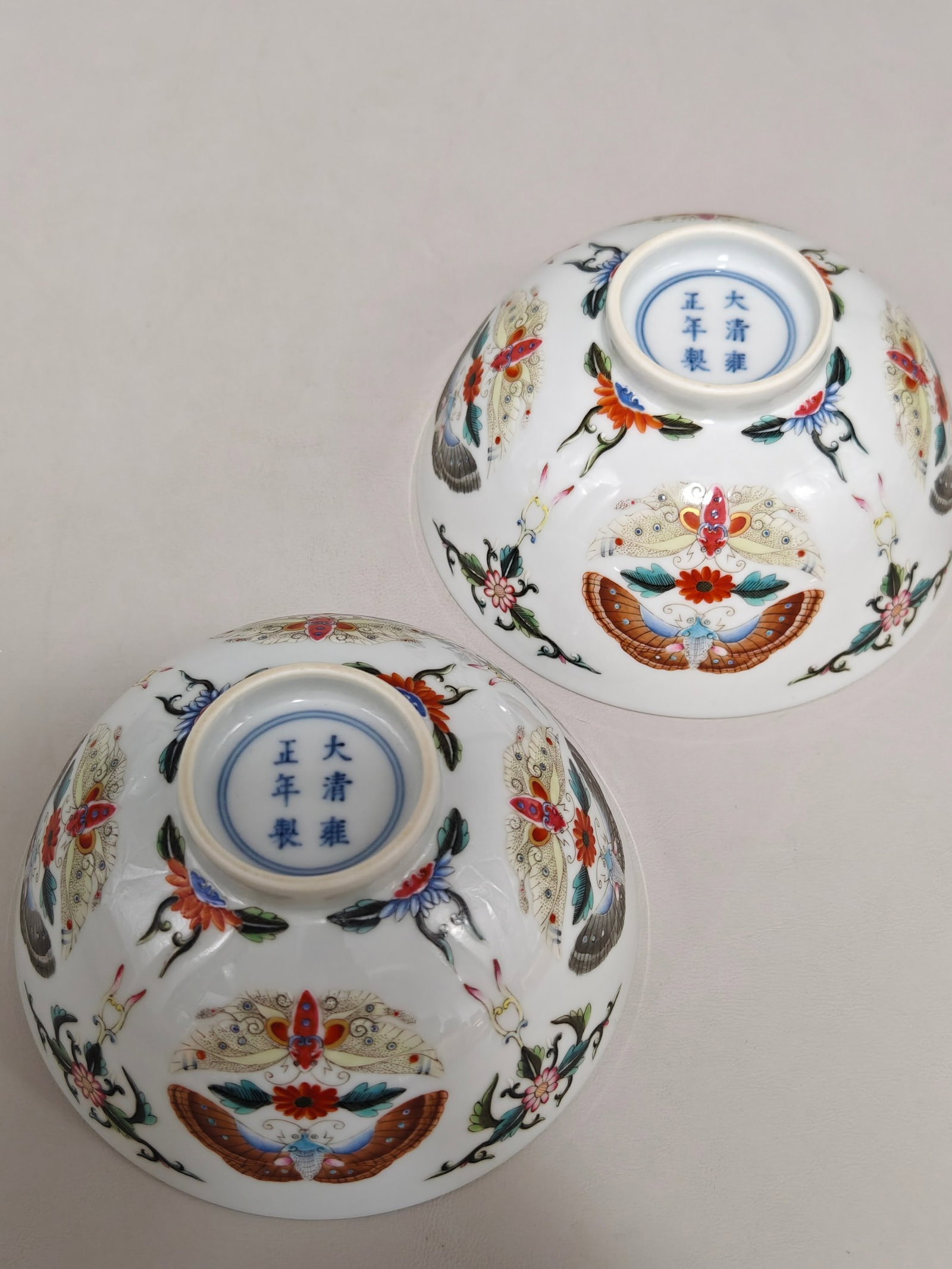 A Pair of Exquisite Famille-Rose Butterfly Pattern Bowls - 8
