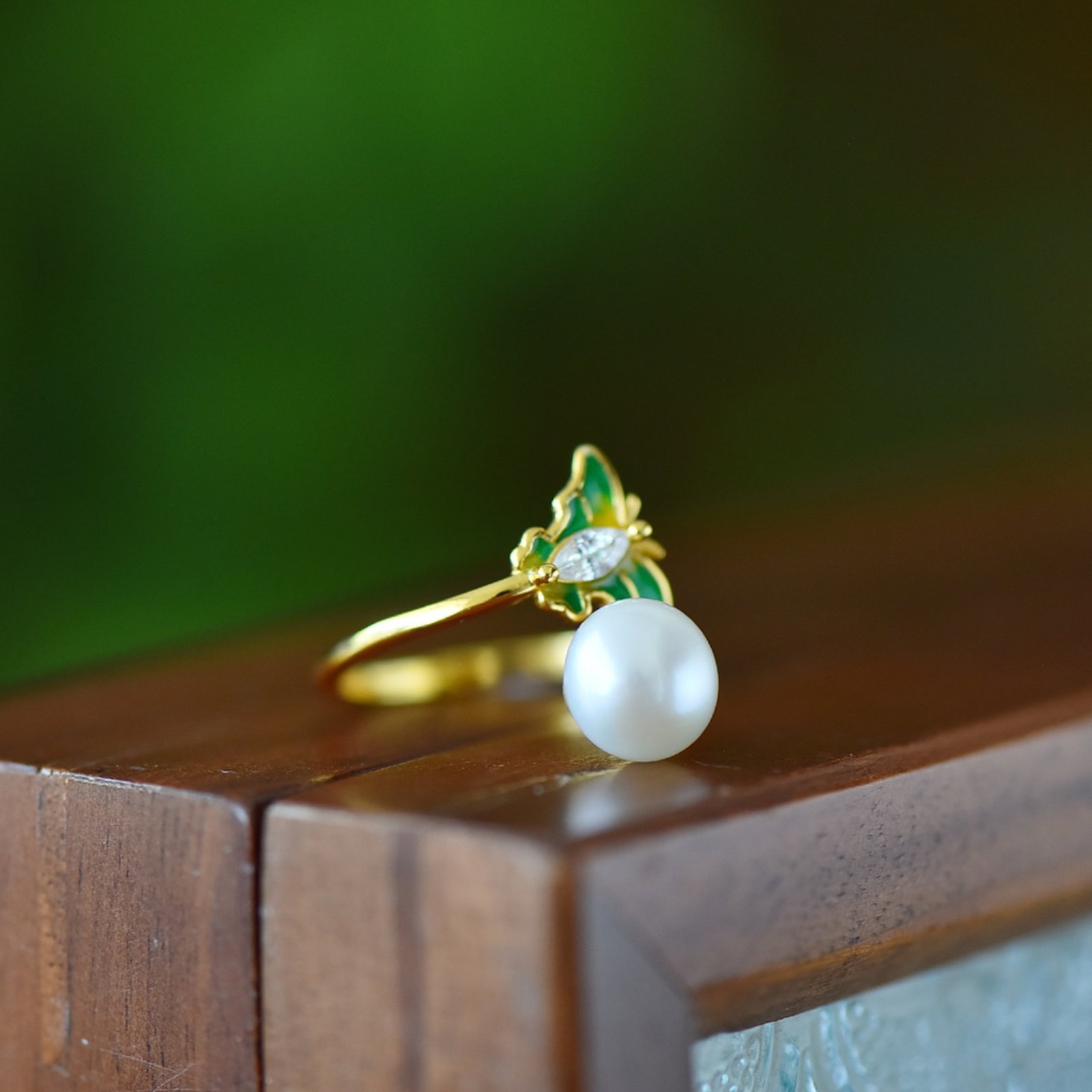 An Exquisite Sterling Silver-Gold Plated Inlaid Pearls Ring,Inlaid Diamond - 2
