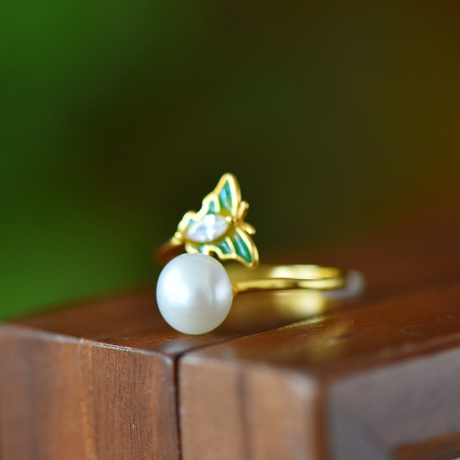 An Exquisite Sterling Silver-Gold Plated Inlaid Pearls Ring,Inlaid Diamond - 3