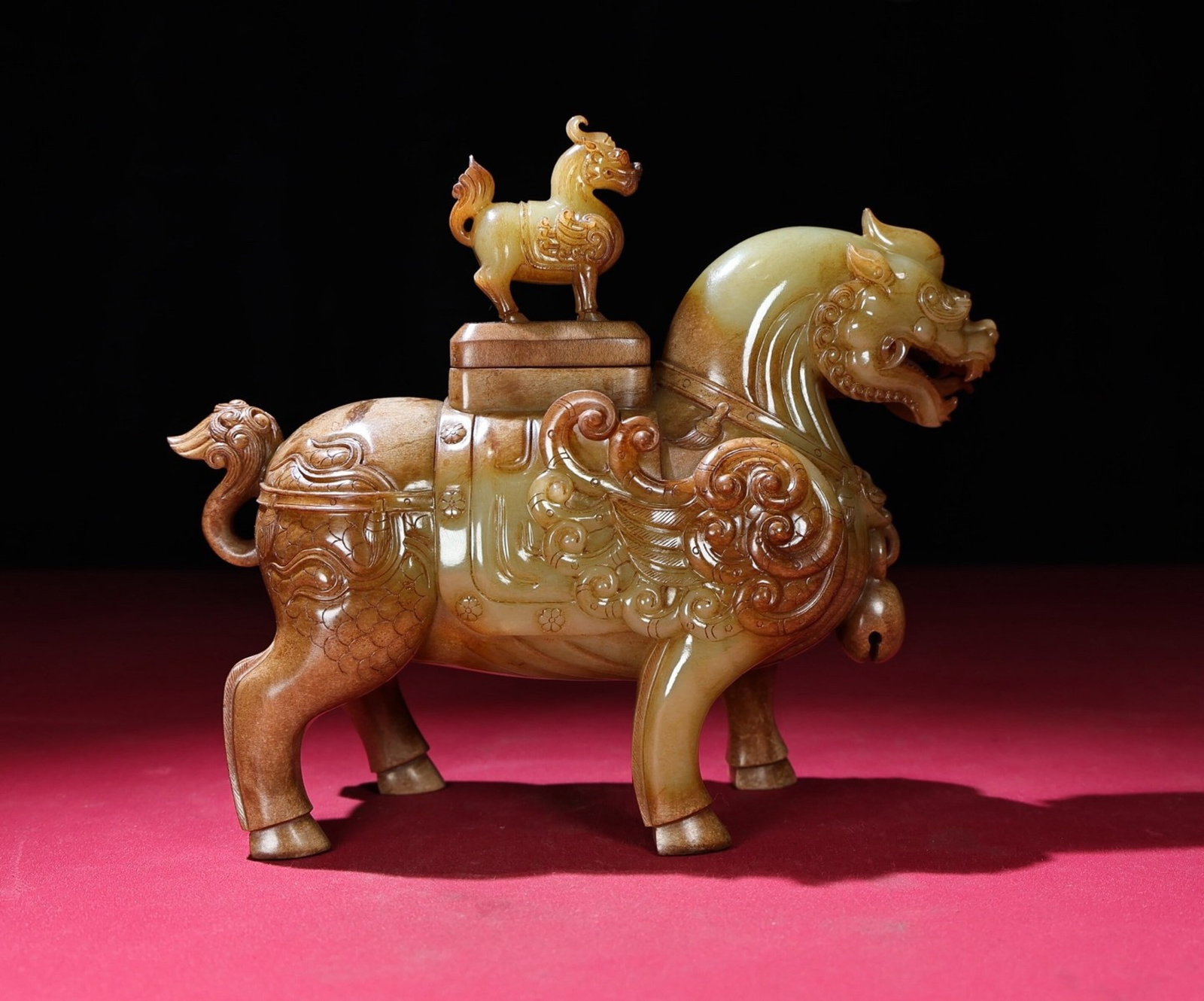 An Exquisite White Jade Lion-Shaped Utensil: Estimated Value:16000-32000 An Exquisite White Jade Lion-Shaped Utensil,Qing Dynasty,China,Size:205mmx77mmx183mm,Weight:1601g