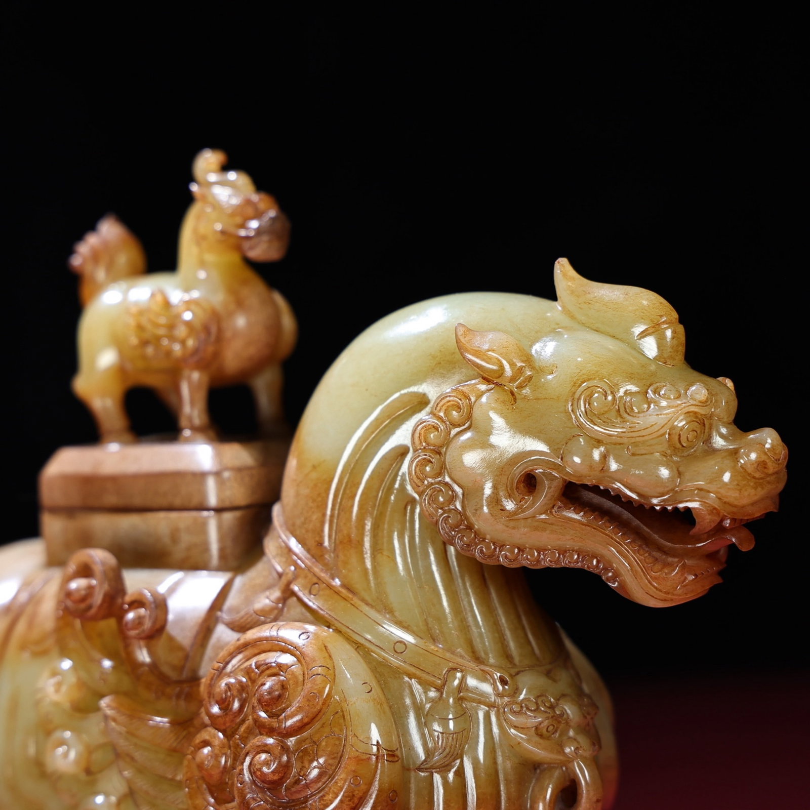 An Exquisite White Jade Lion-Shaped Utensil - 3