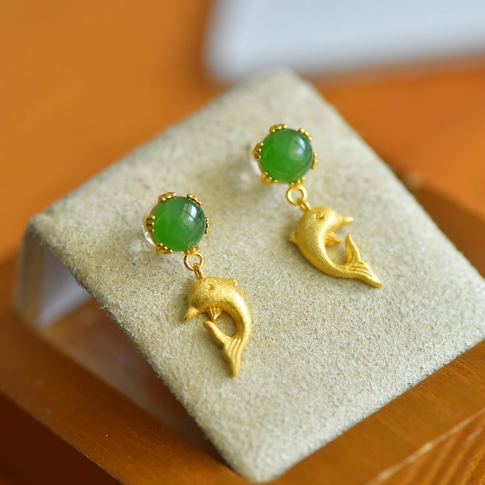 A Pair of Exquisite Sterling Silver-Gold Plated Inlaid Jasper Earrings - 4