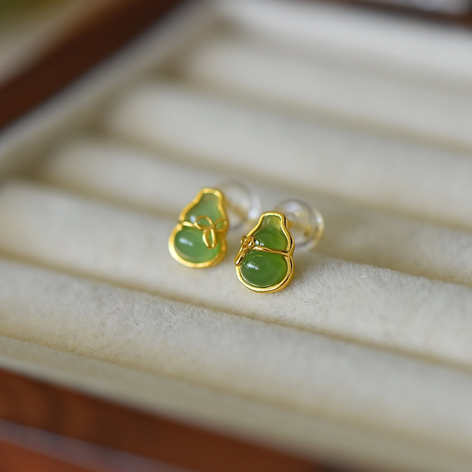 A Pair of Exquisite Sterling Silver-Gold Plated Inlaid Jasper Earrings - 3