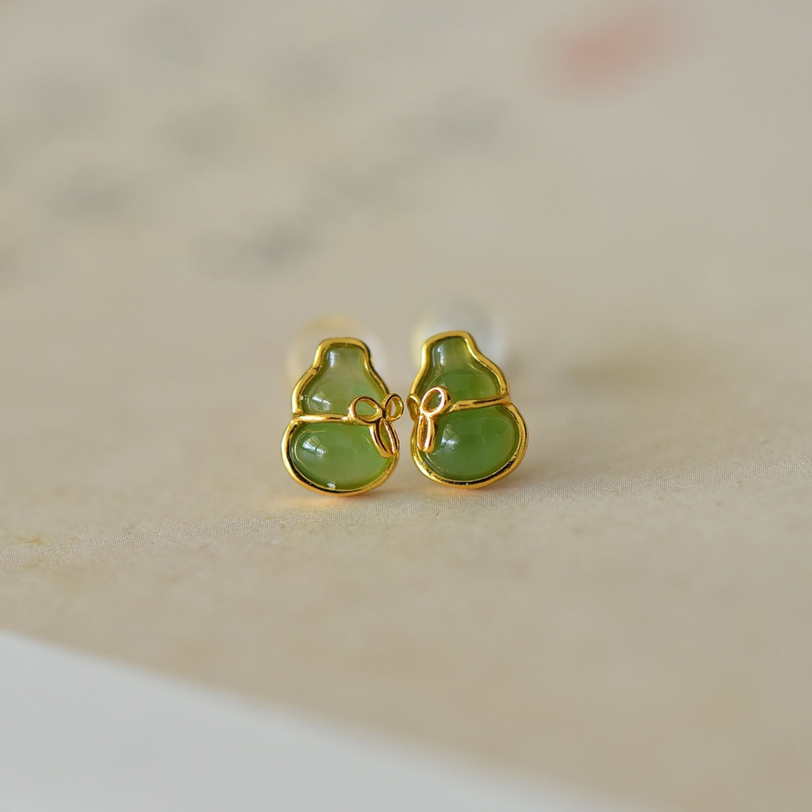 A Pair of Exquisite Sterling Silver-Gold Plated Inlaid Jasper Earrings - 4