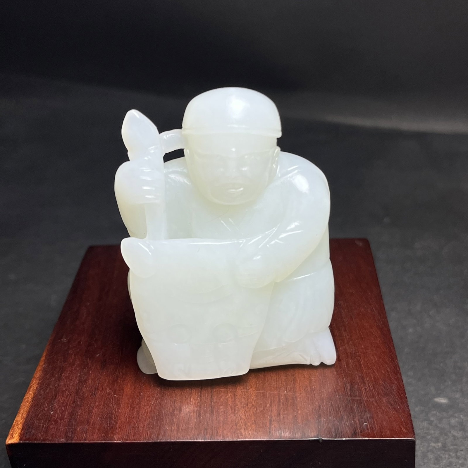 An Exquisite White Jade Figure Hand Piece: Estimated Value:1600-3200 An Exquisite White Jade Figure Hand Piece,Qing Dynasty,China,Size:61mmx19mmx43mm,Weight:88g
