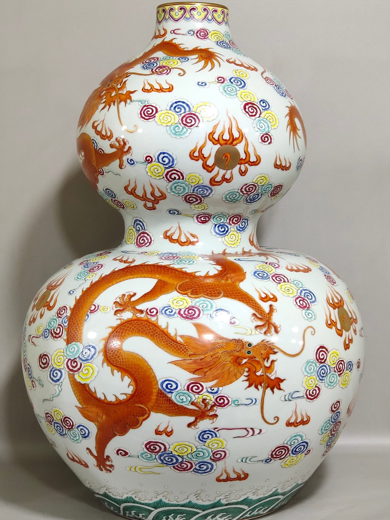 A Huge Famille-Rose Iron-Red Painted Gold Auspicious Cloud and Dragon Pattern Gourd Vase - 2