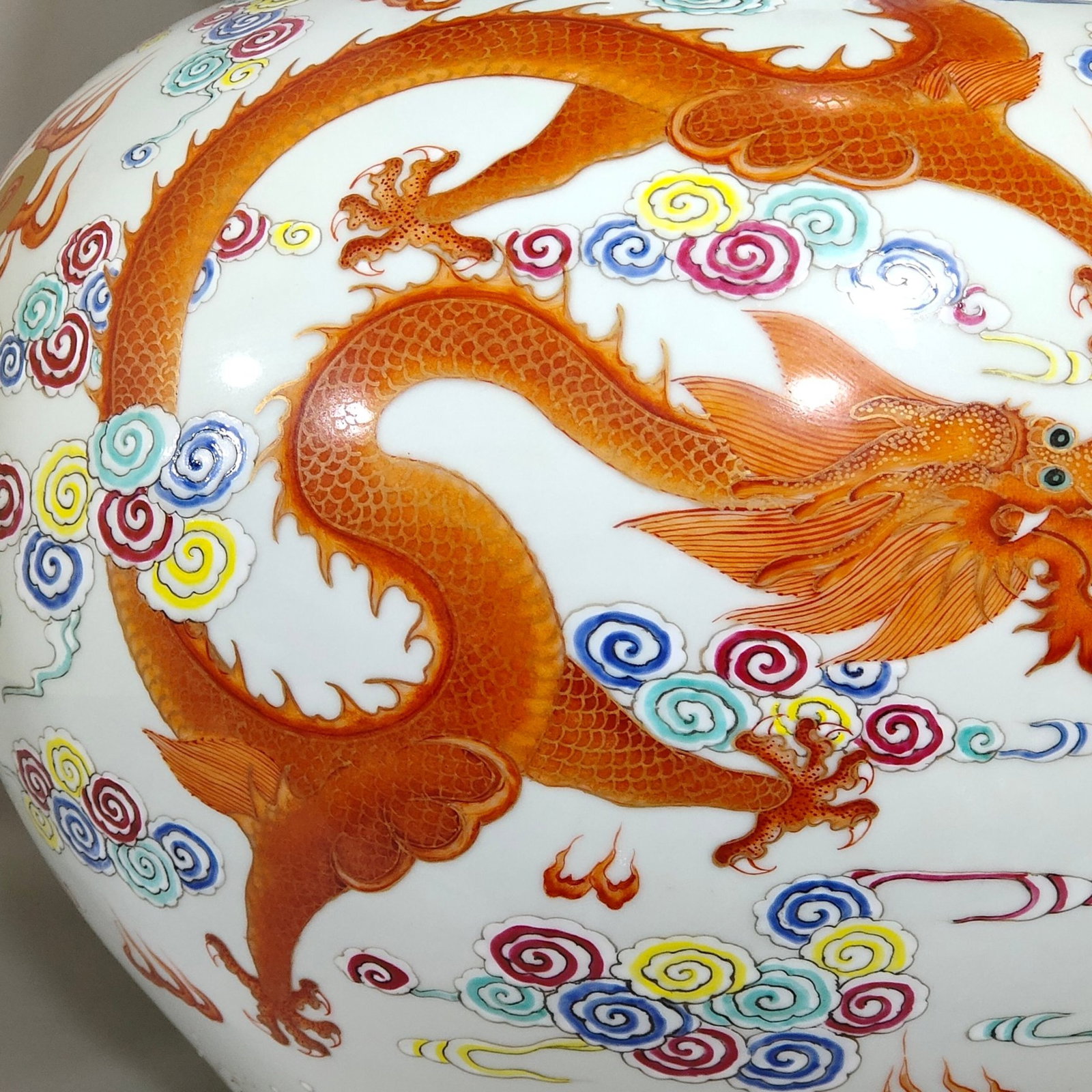 A Huge Famille-Rose Iron-Red Painted Gold Auspicious Cloud and Dragon Pattern Gourd Vase - 4