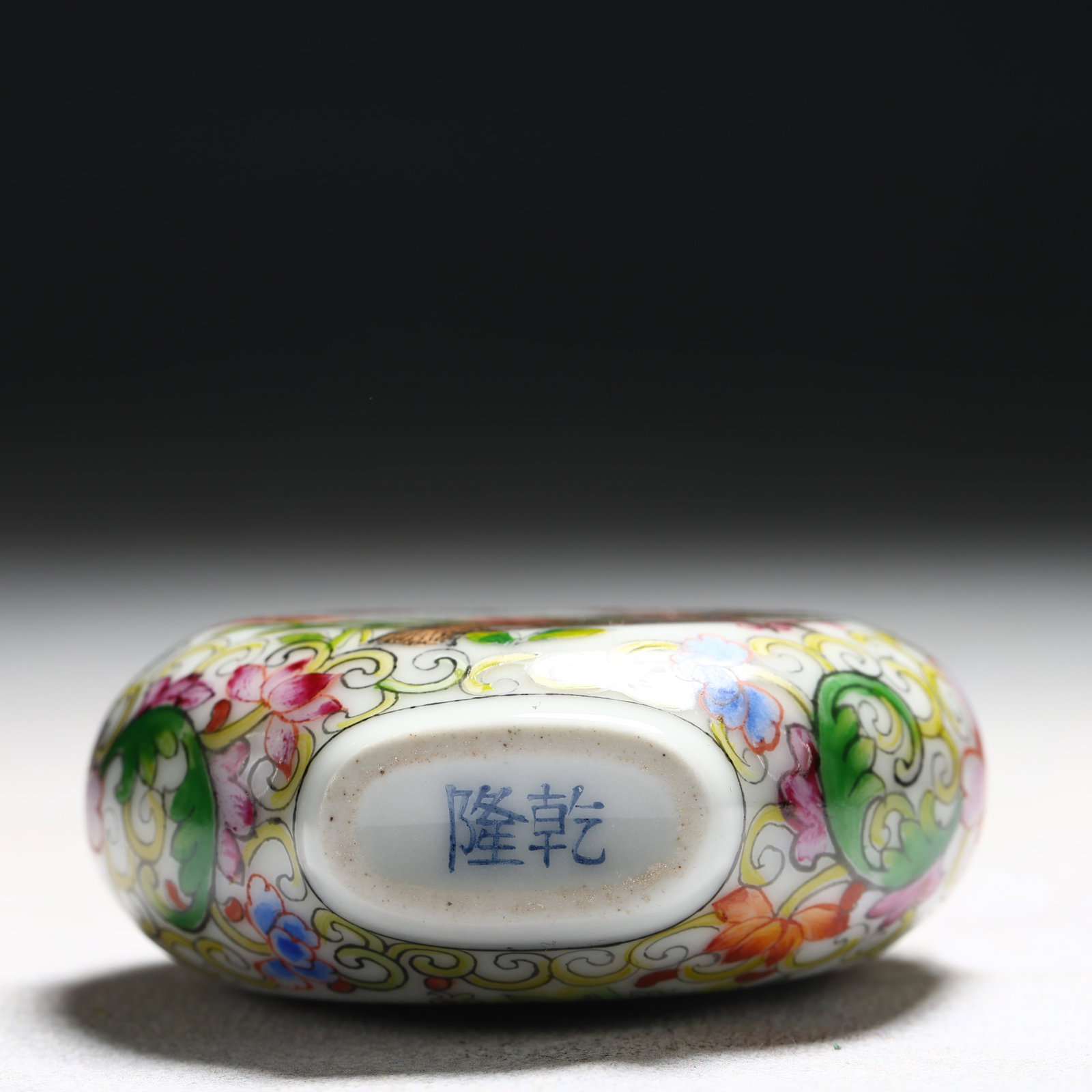 An Exquisite Enamel Flower and Butterfly Pattern Porcelain Snuff Bottle - 5