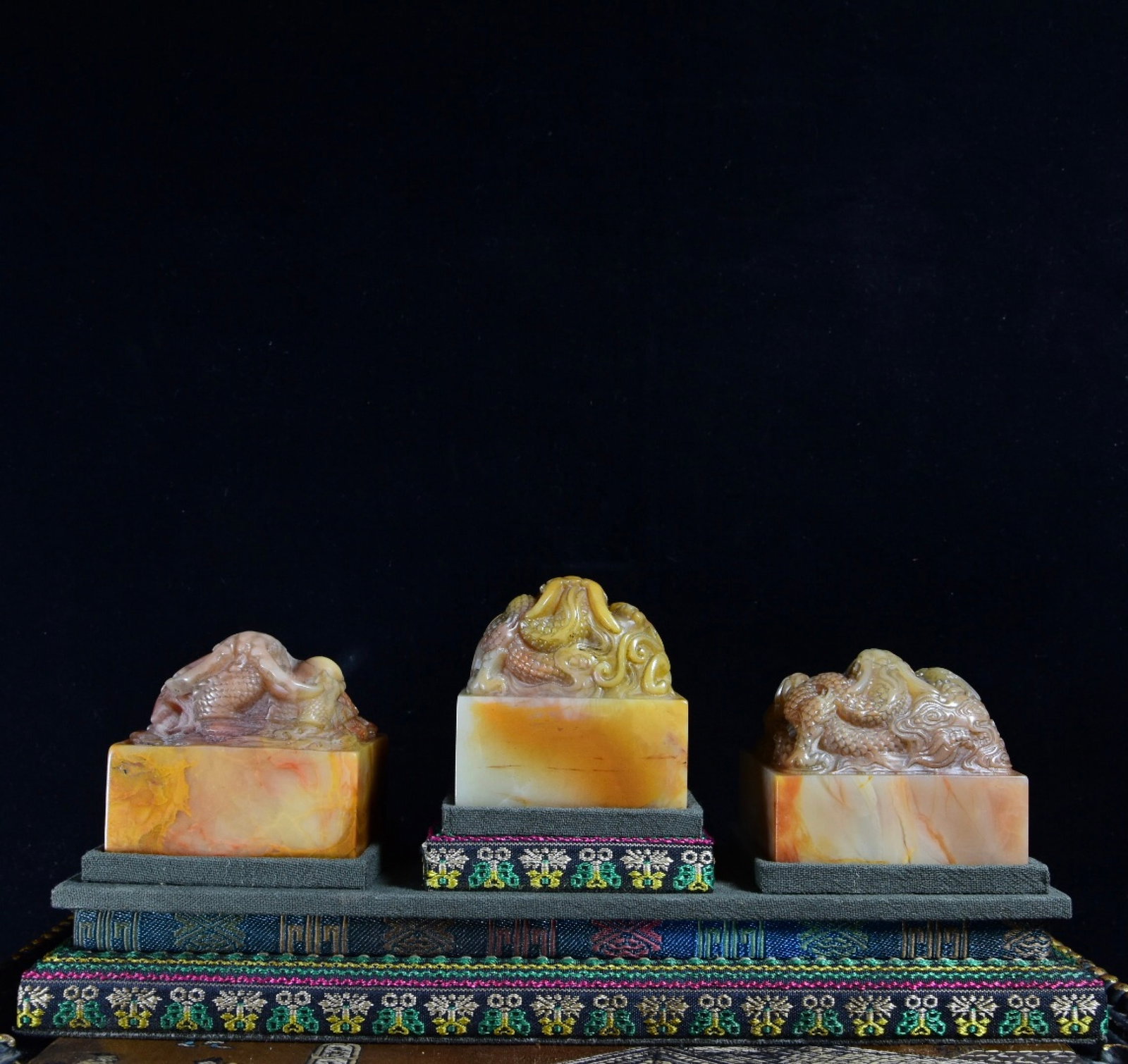 A Set of Fine Tianhuang Stone Dragon Pattern Seals - 6