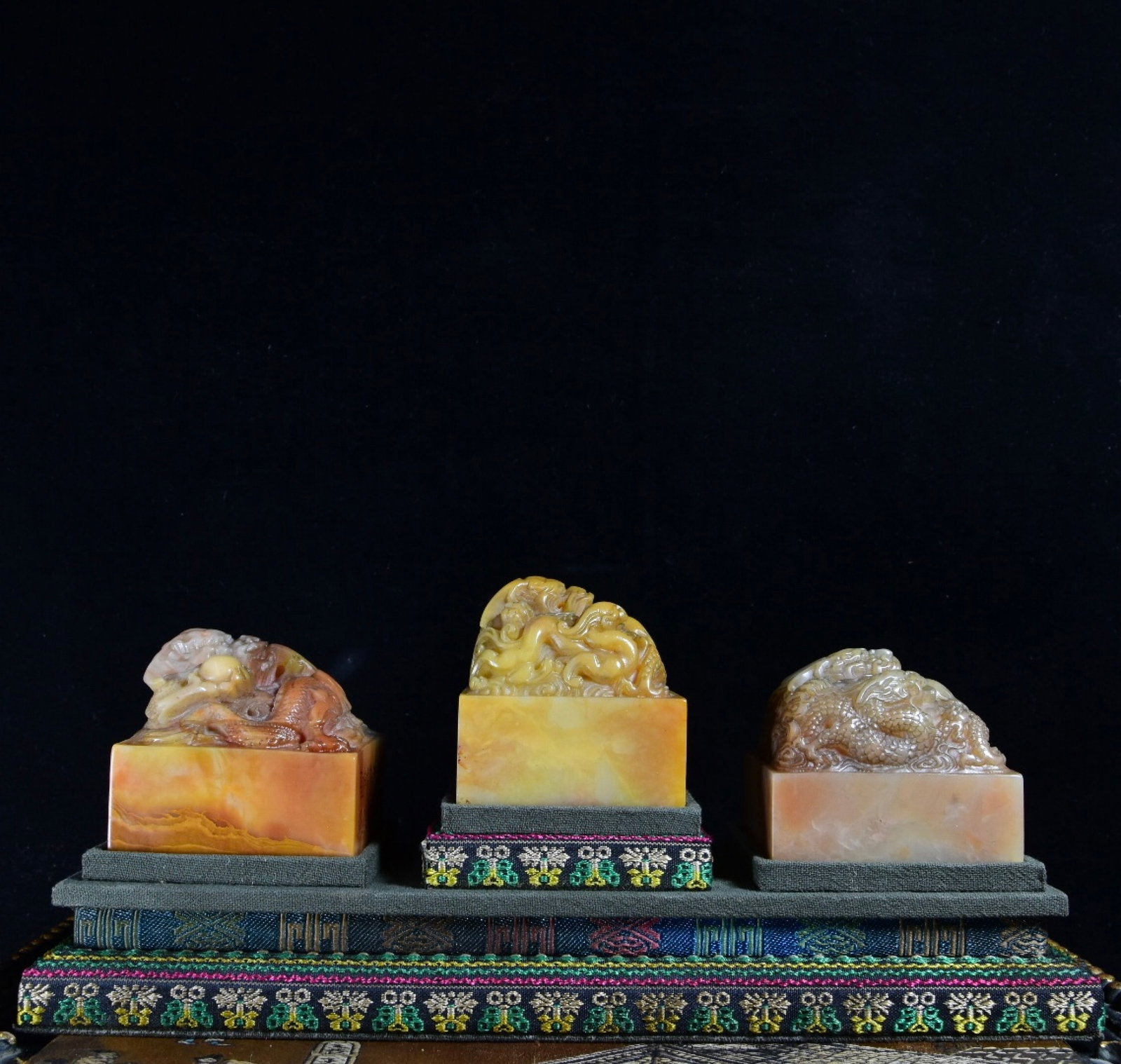 A Set of Fine Tianhuang Stone Dragon Pattern Seals - 7