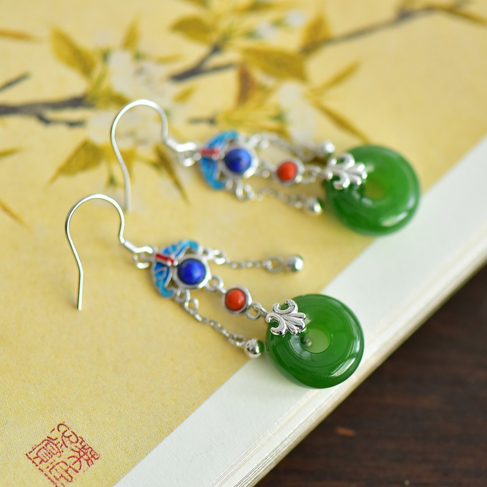 A Pair of Exquisite Sterling Silver Inlaid Jasper Enamel Earrings - 2