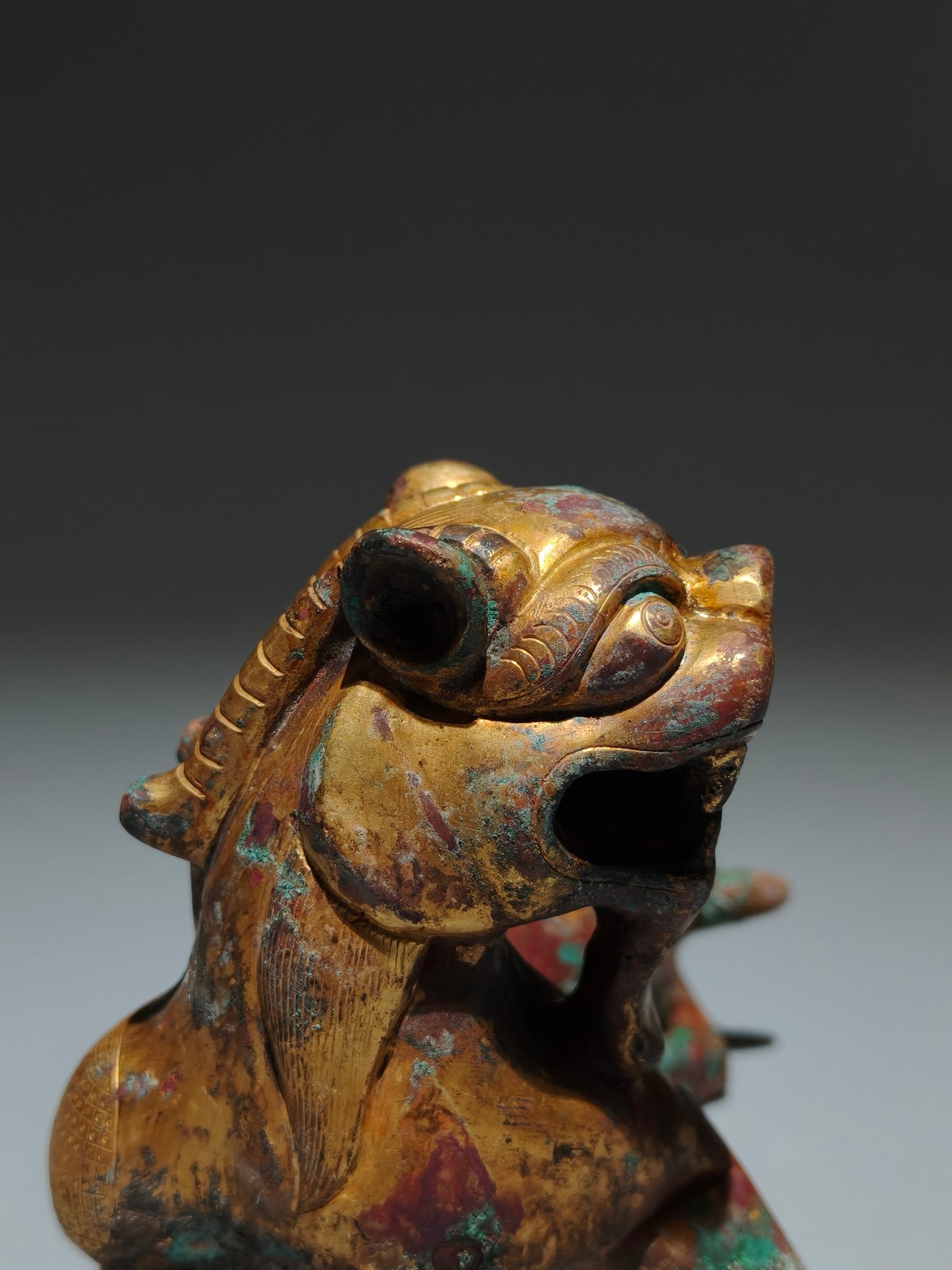 An Exquisite Gilt Bronze Auspicious Beast Ornament - 4