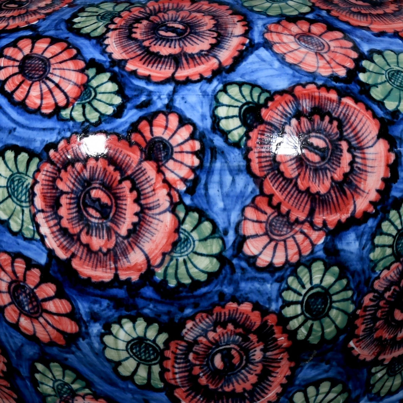 A Rare Blue and White Red Green Color Flower Pattern Cover Jar - 2