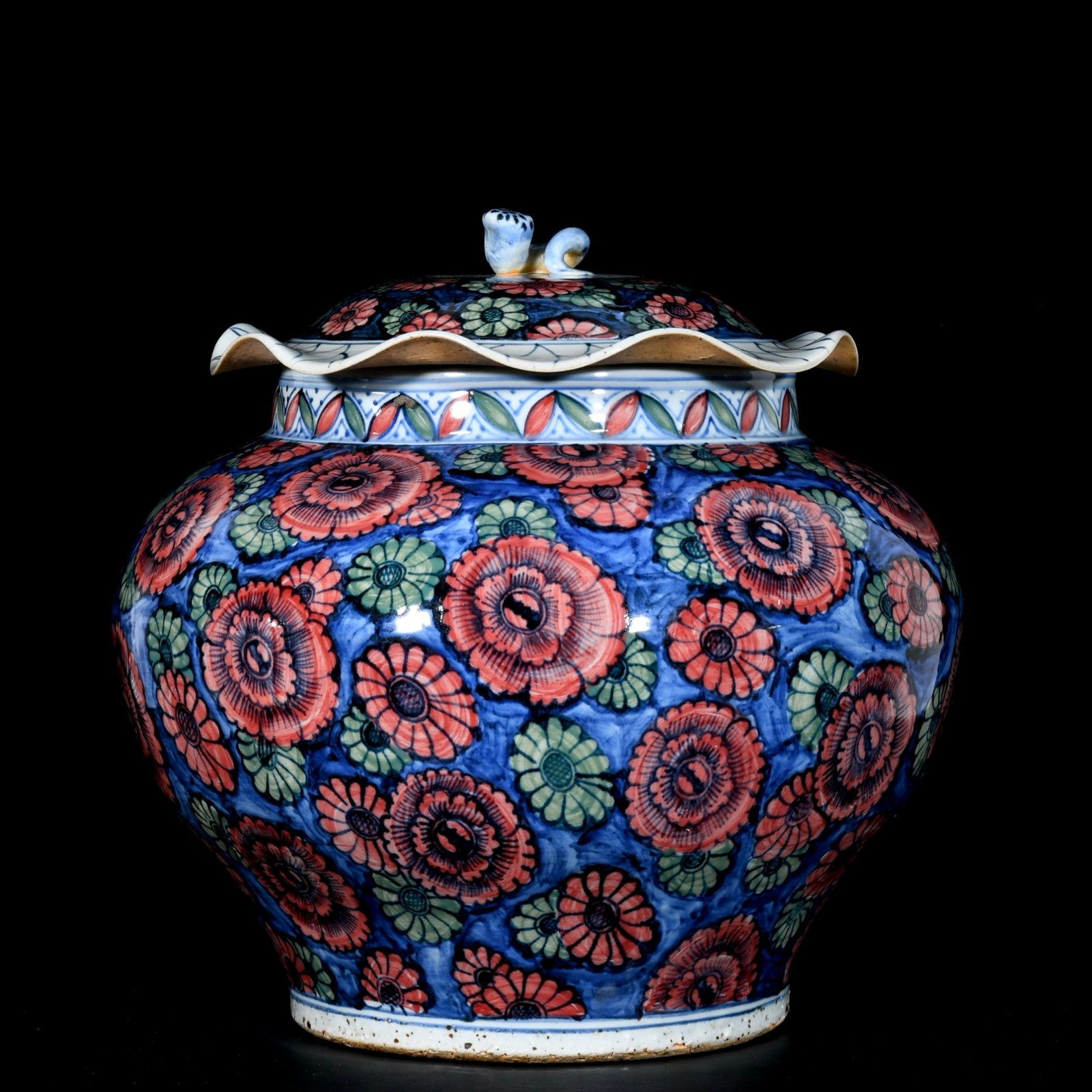 A Rare Blue and White Red Green Color Flower Pattern Cover Jar - 6