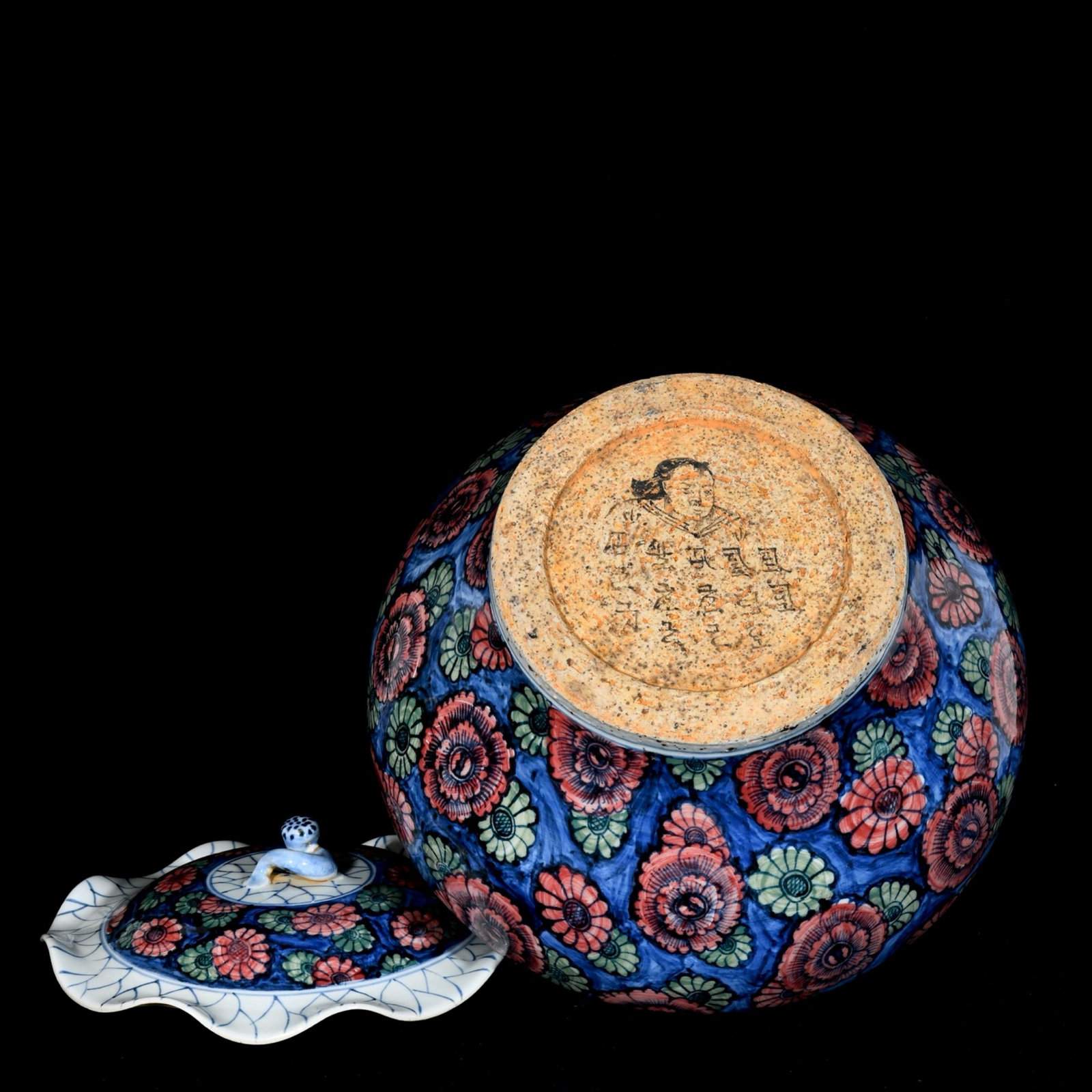 A Rare Blue and White Red Green Color Flower Pattern Cover Jar - 9