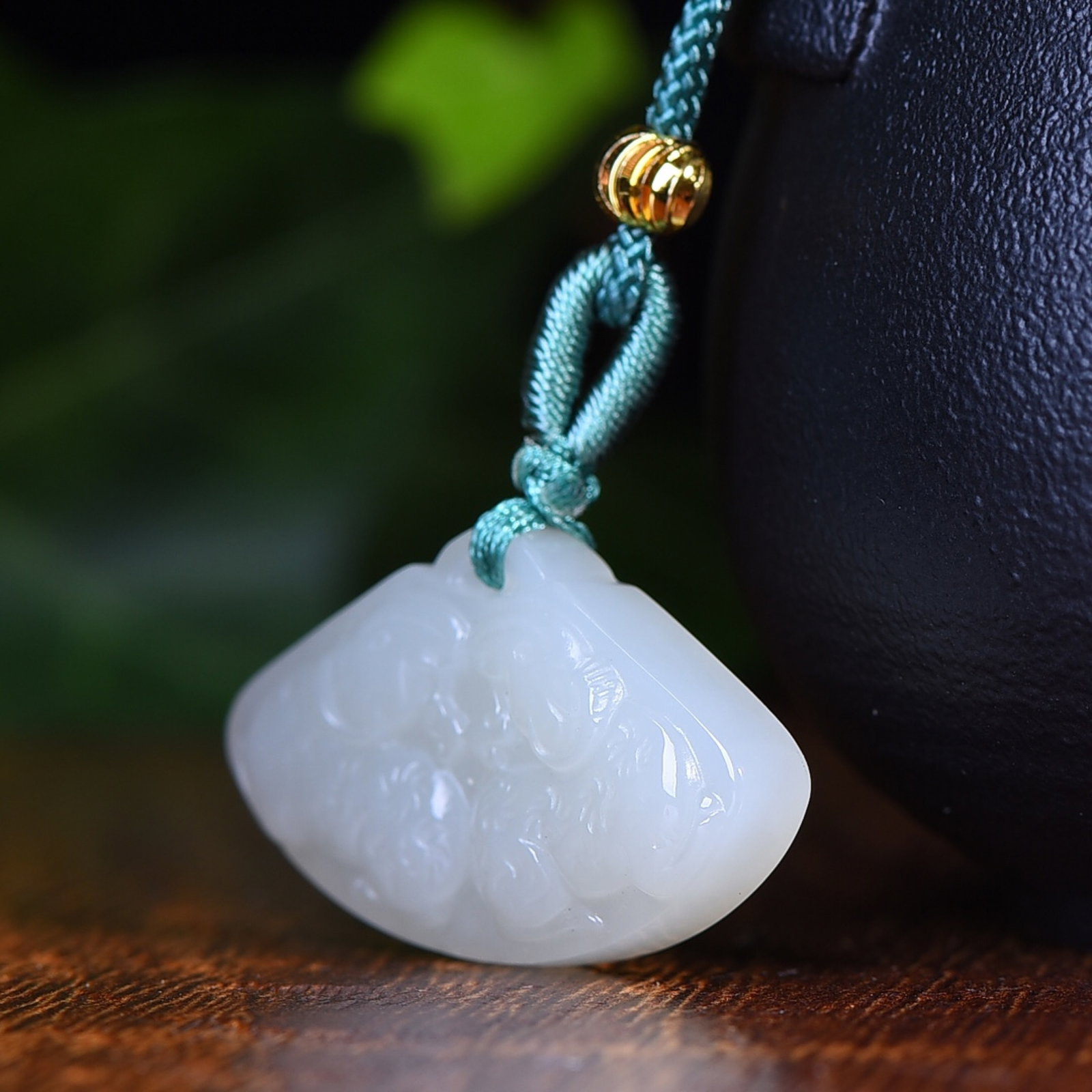 An Exquisite White Jade Goat Pattern Pendant - 3