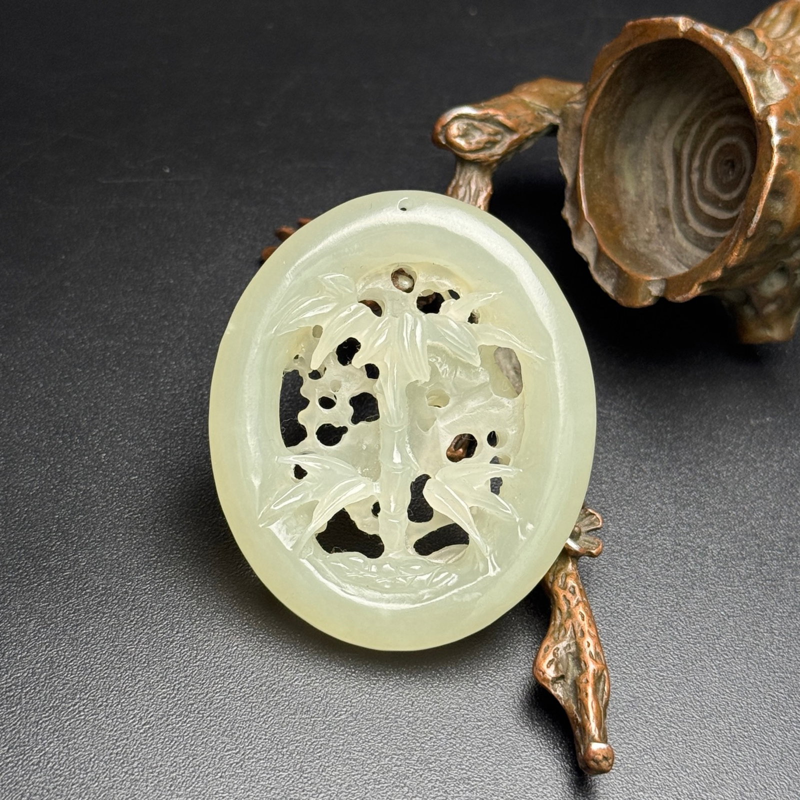 An Exquisite White Jade Flower and Bird Pattern Pendant - 2