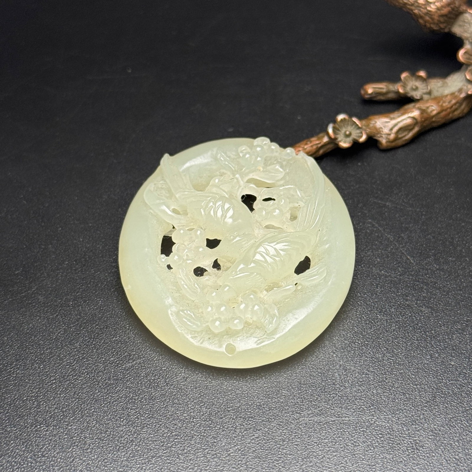 An Exquisite White Jade Flower and Bird Pattern Pendant - 5