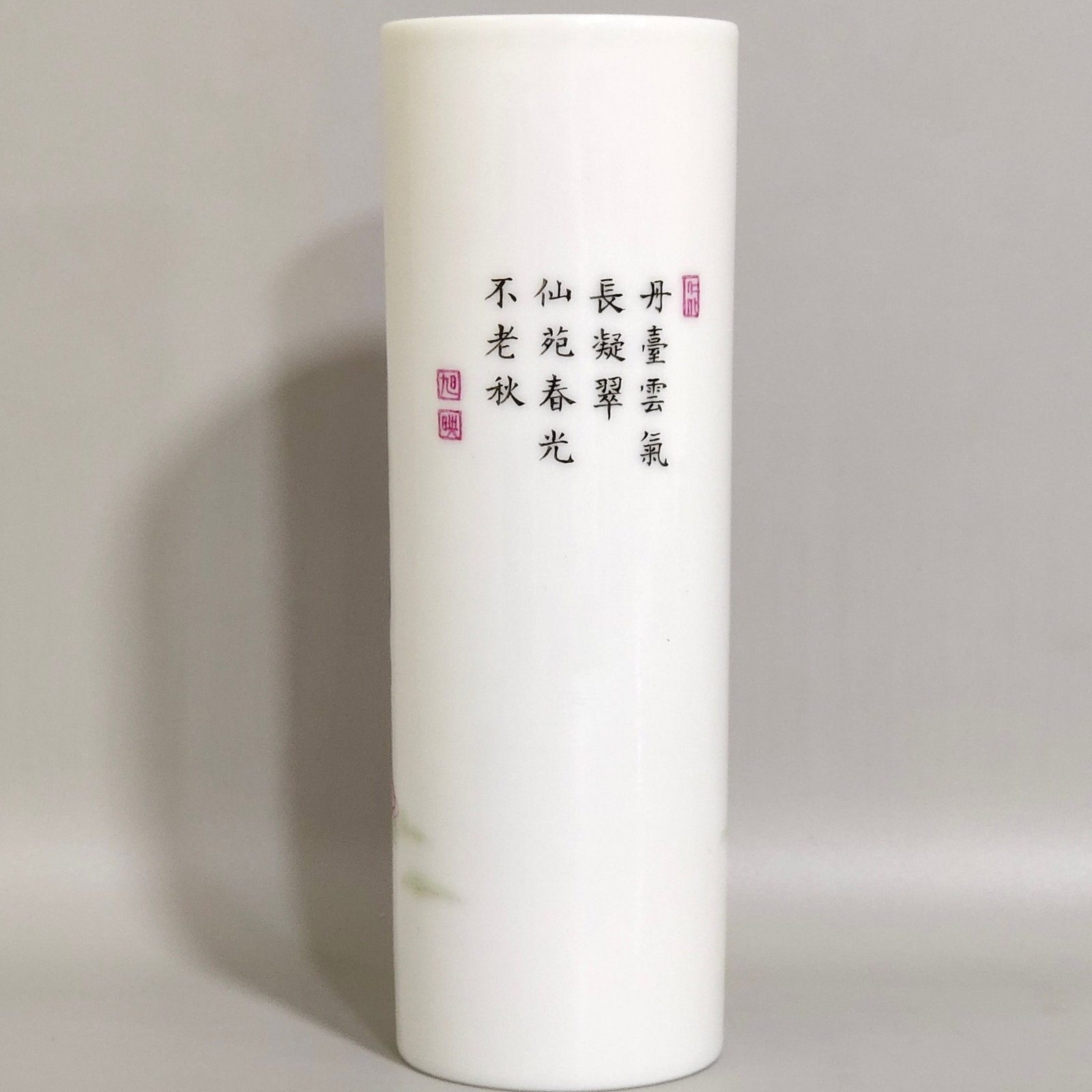 An Exquisite Enamel Figure and Deer Pattern Vase,With Poem - 3