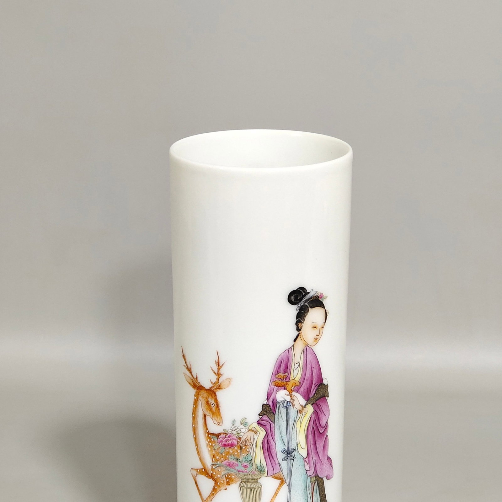 An Exquisite Enamel Figure and Deer Pattern Vase,With Poem - 4
