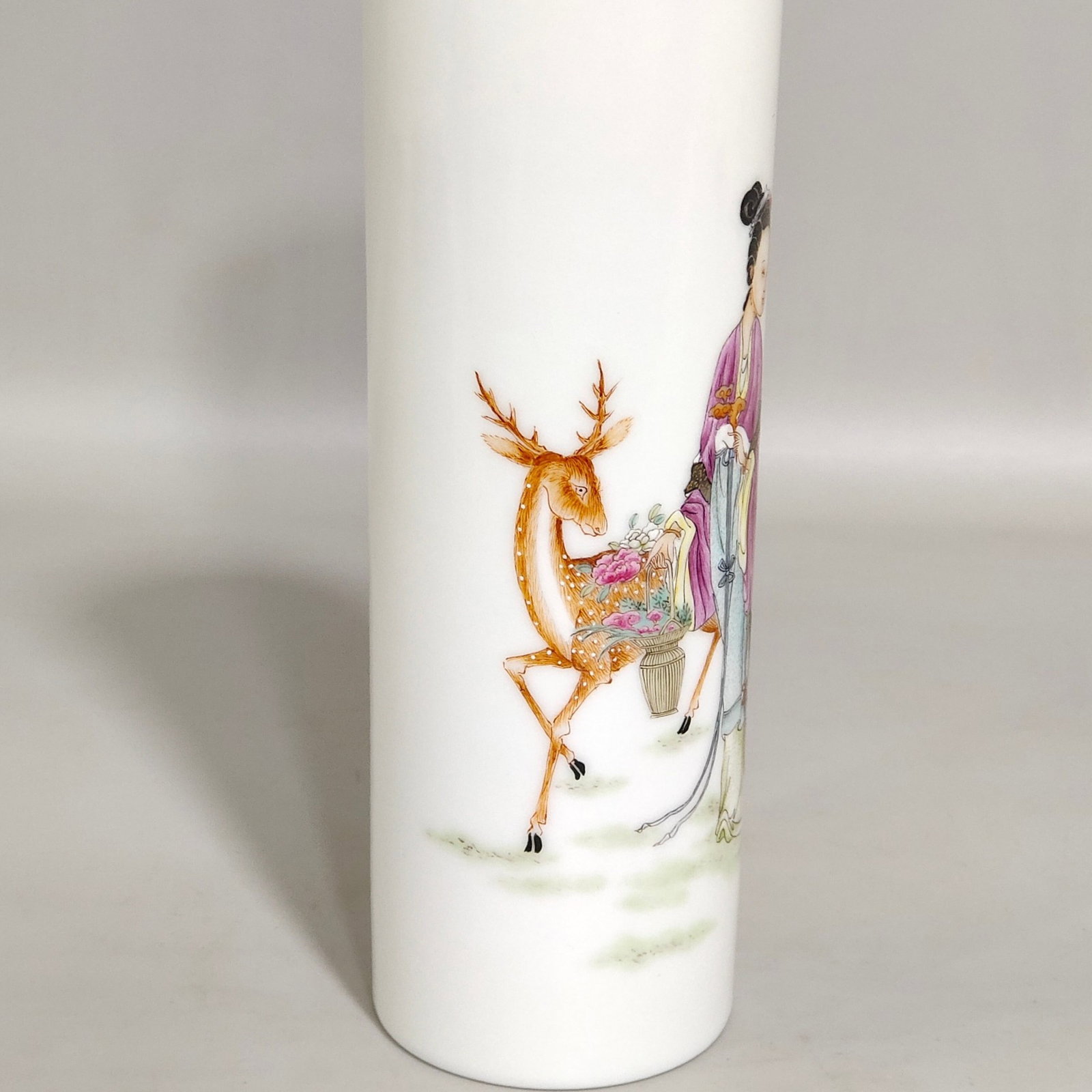 An Exquisite Enamel Figure and Deer Pattern Vase,With Poem - 5