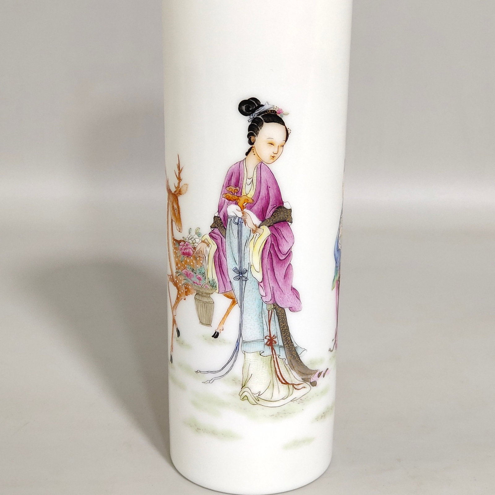 An Exquisite Enamel Figure and Deer Pattern Vase,With Poem - 6