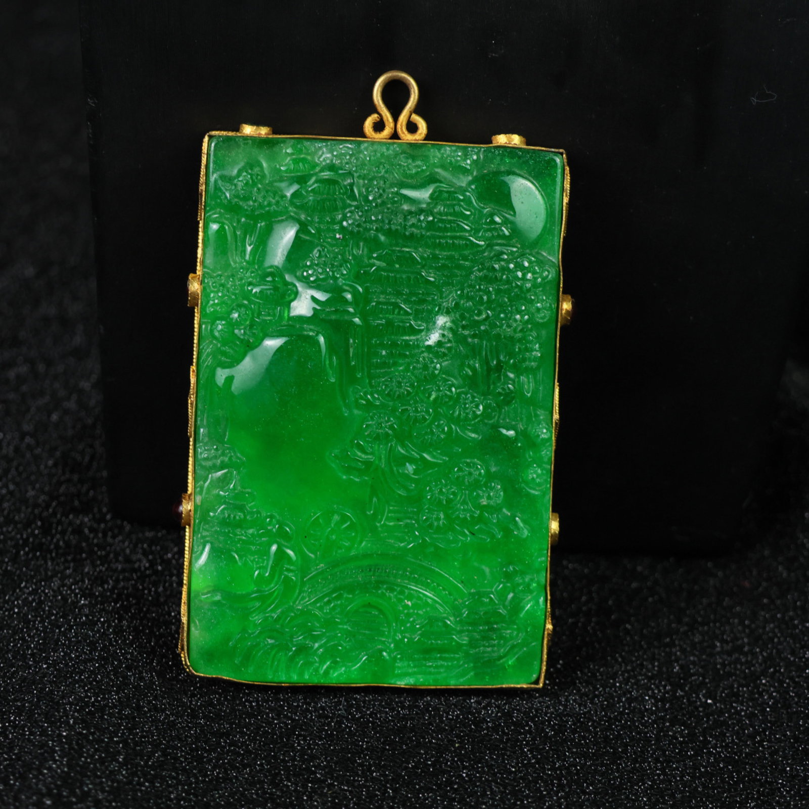 An Exquisite Jadeite Cover Figure Pattern Pendant: Estimated Value:2400-4800 An Exquisite Jadeite Cover Figure Pattern Pendant.Size:88mmx56mmx14mm 翡翠山水人物纹挂件