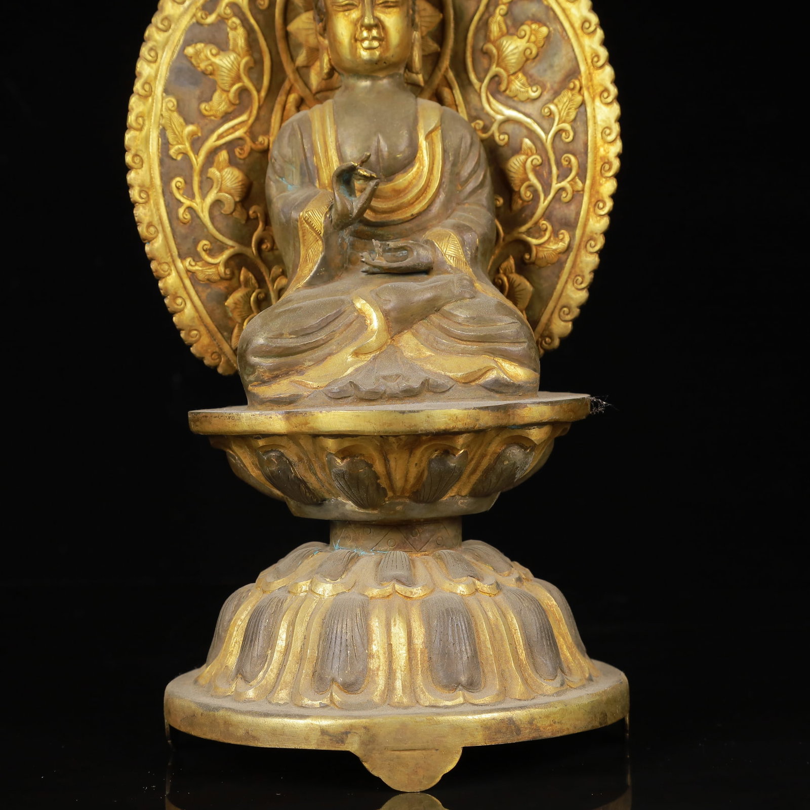 An Exquisite Gilt Silver Buddha Statue - 3