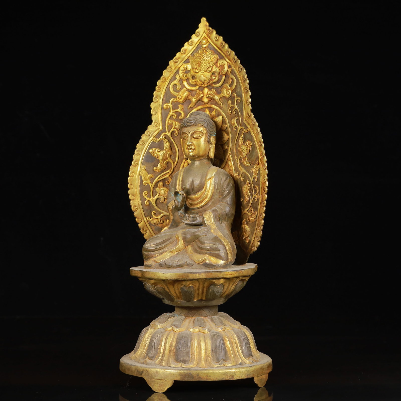 An Exquisite Gilt Silver Buddha Statue - 4