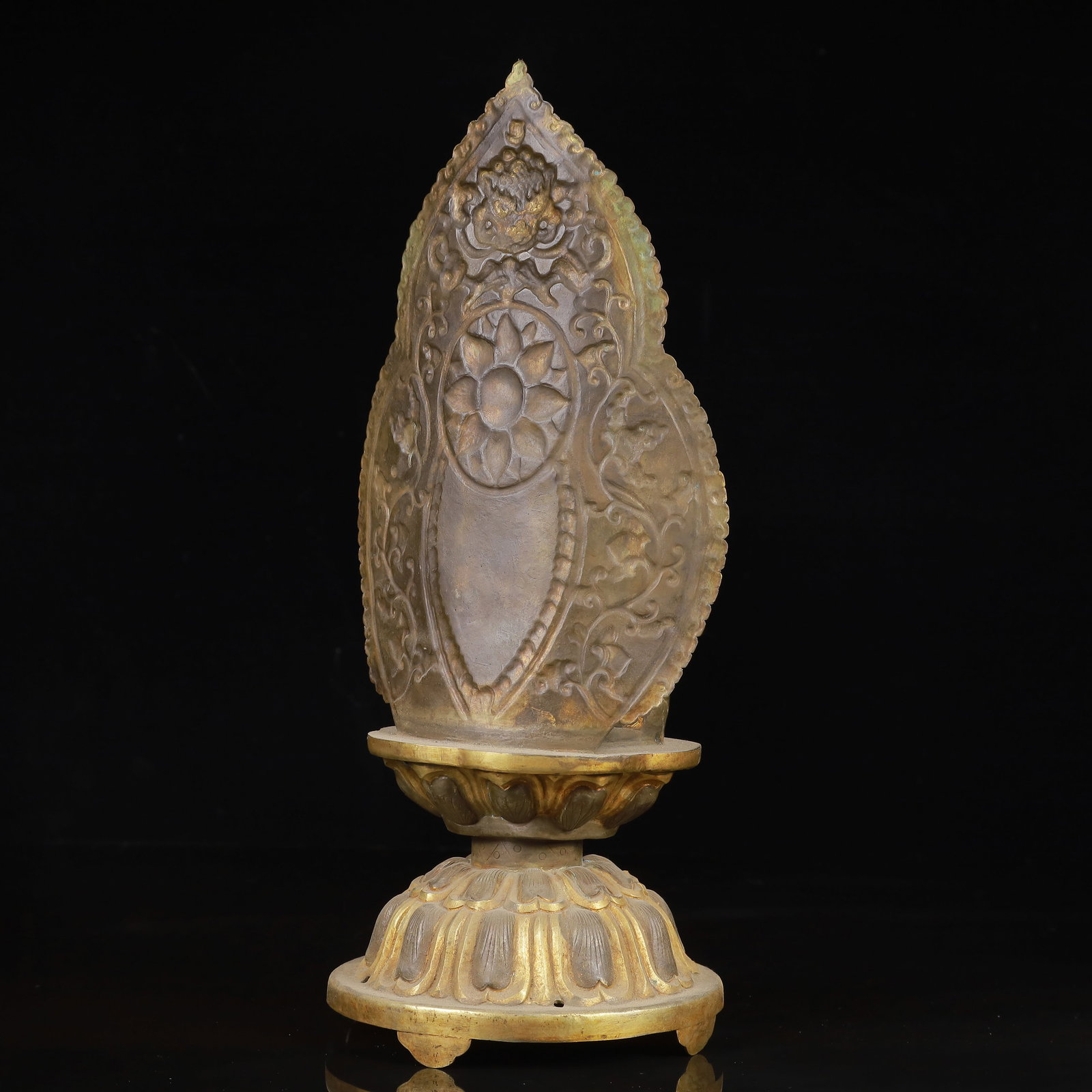 An Exquisite Gilt Silver Buddha Statue - 9
