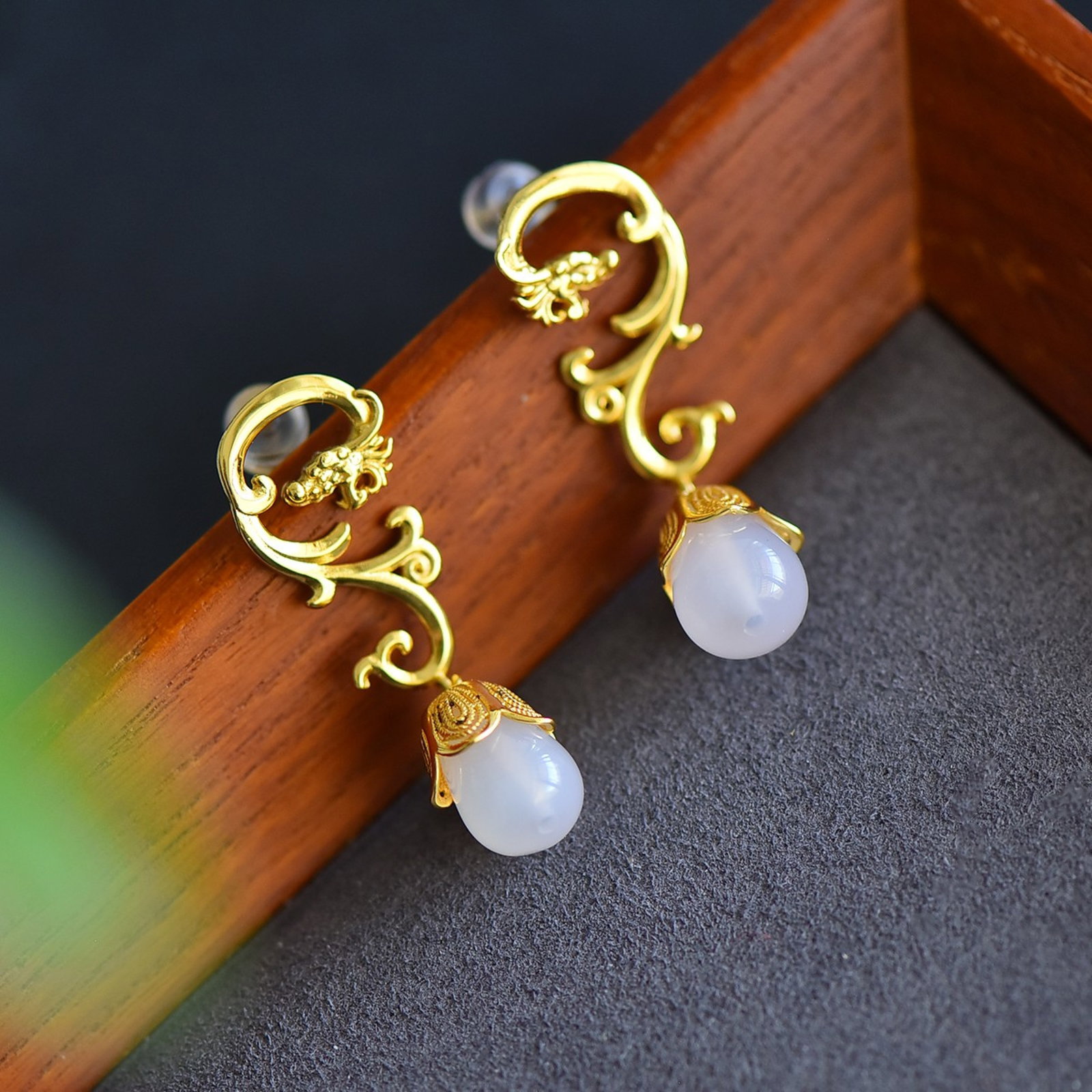 A Pair of Exquisite Sterling Silver-Gold Plated Inlaid Agate Earrings - 2