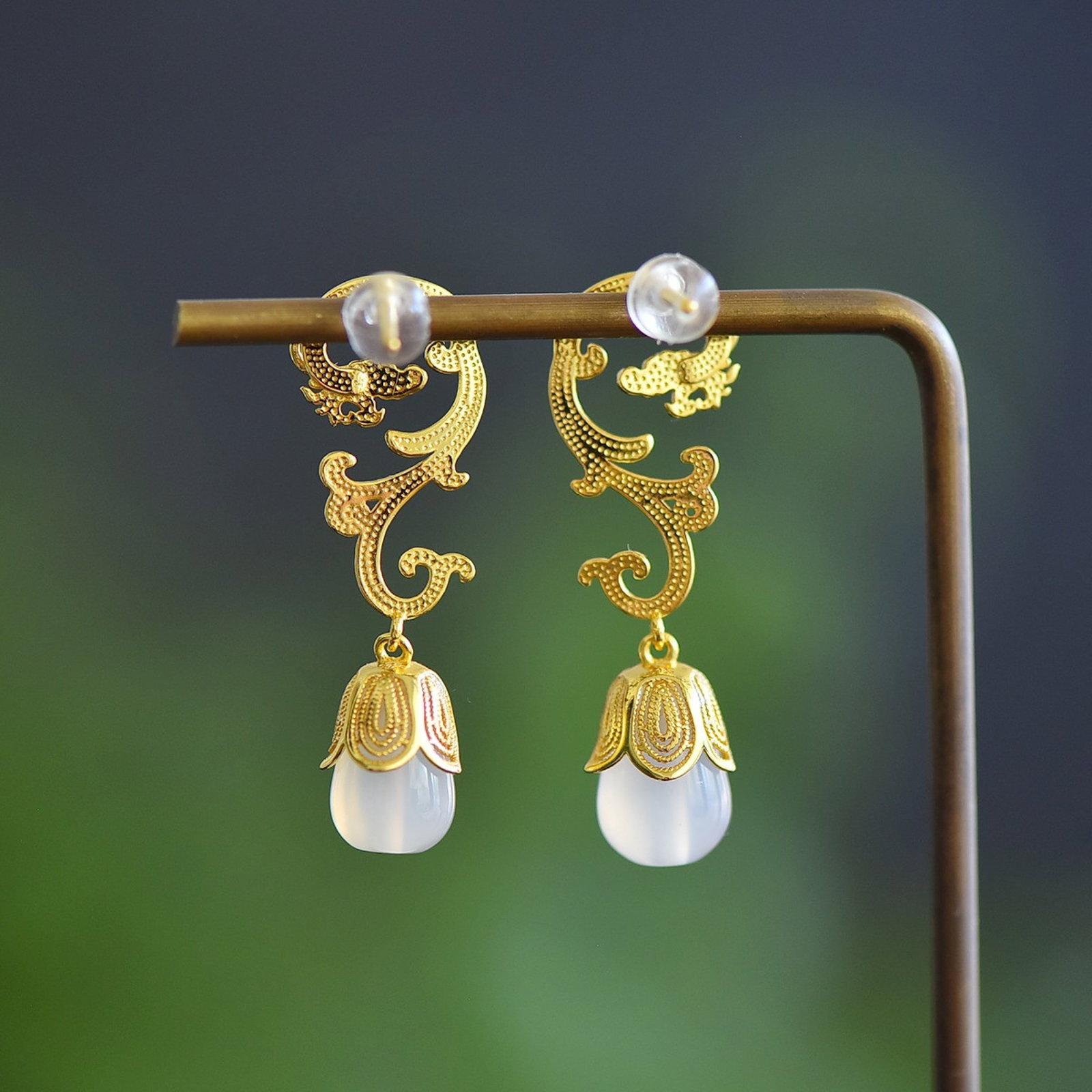 A Pair of Exquisite Sterling Silver-Gold Plated Inlaid Agate Earrings - 5