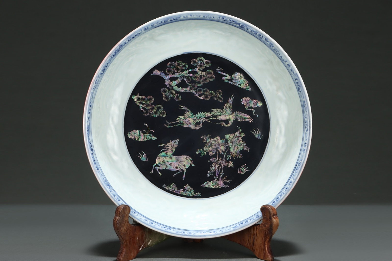 A Rare Ji Red Glazed Blue and White Deer Crane and Dragon Pattern Plate,Inlaid Mother-of-pearl-in... - 2